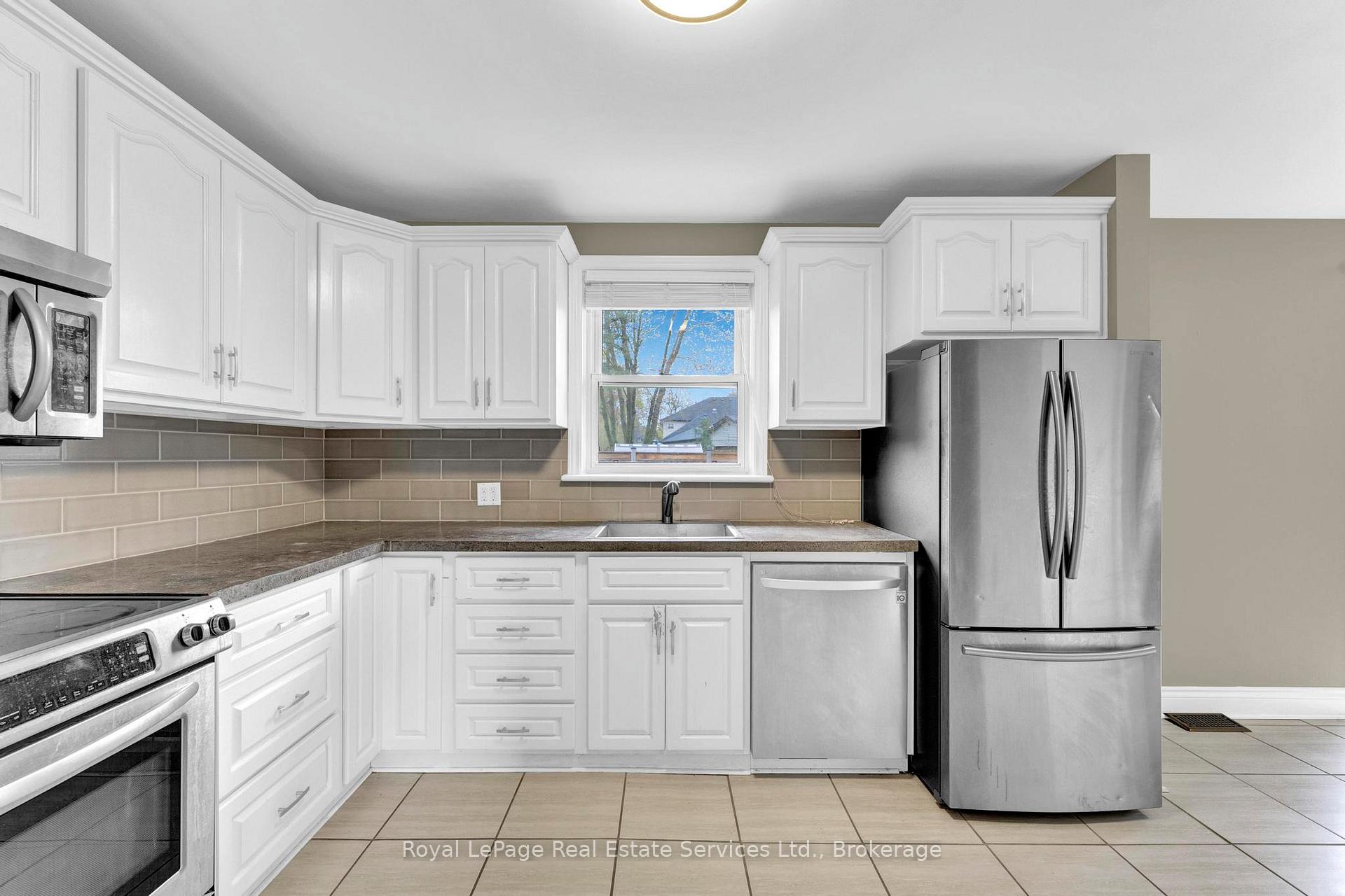 Photo 12 of Unit 1, 65 Cumming Court, Hamilton, Ancaster — HOMEH