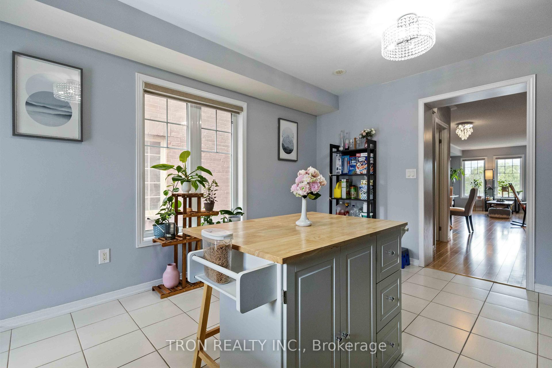 Photo 10 of 5253 Major Mackenzie Drive E, Markham, Berczy — HOMEH