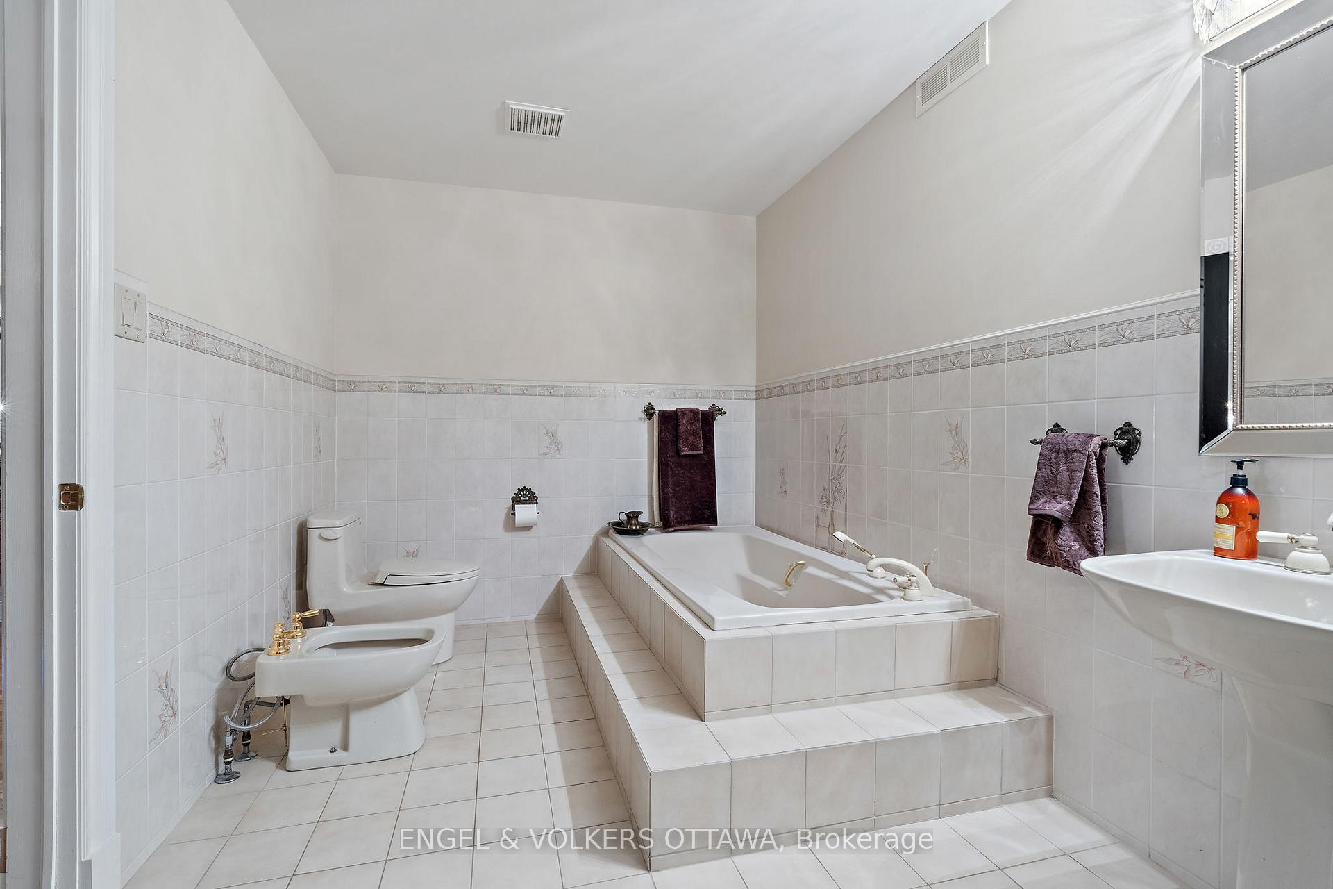 Photo 28 of 1329 Squire Drive, Ottawa, Manotick East to Manotick Station — HOMEH