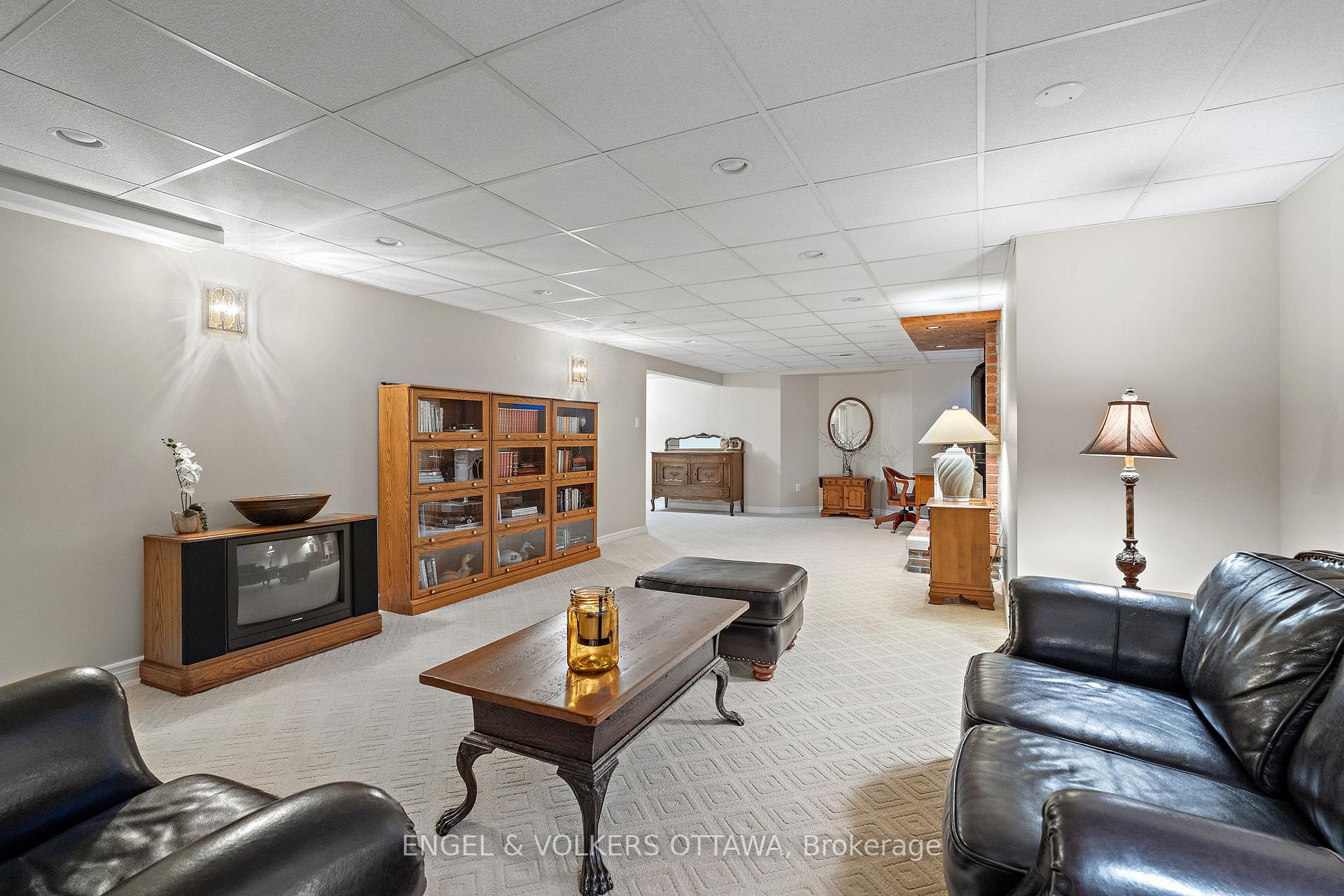 Photo 31 of 1329 Squire Drive, Ottawa, Manotick East to Manotick Station — HOMEH