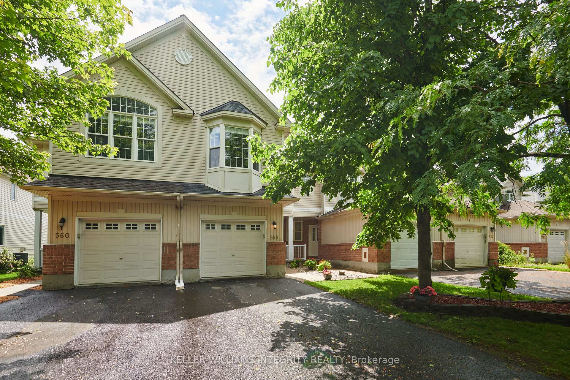 Front of 558 Aberfoyle Circle