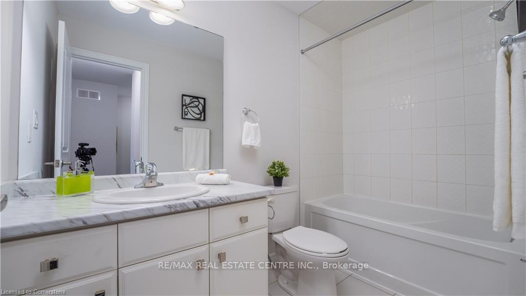 Photo 12 of 34 Prince Albert Boulevard, Kitchener, Mount Hope Huron Park — HOMEH