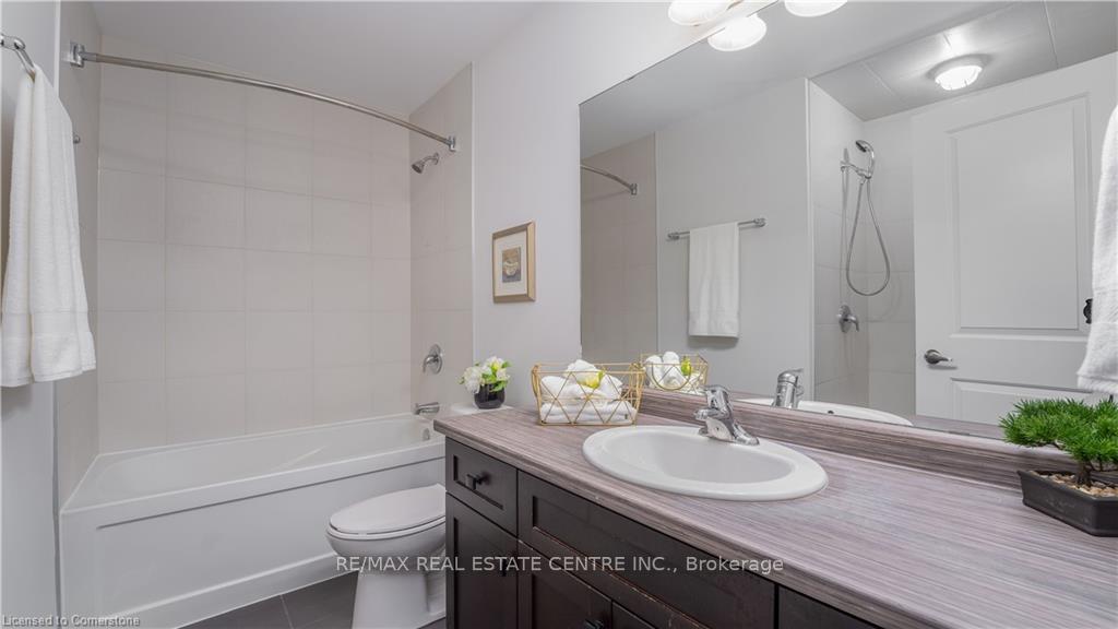 Photo 13 of 34 Prince Albert Boulevard, Kitchener, Mount Hope Huron Park — HOMEH