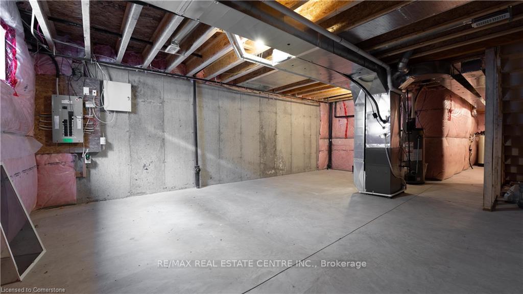 Photo 14 of 34 Prince Albert Boulevard, Kitchener, Mount Hope Huron Park — HOMEH