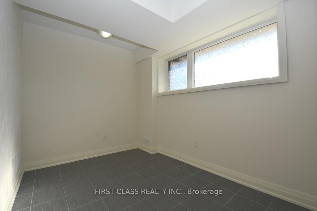 Photo 4 of 24 Teasel Way, Markham, Unionville — HOMEH