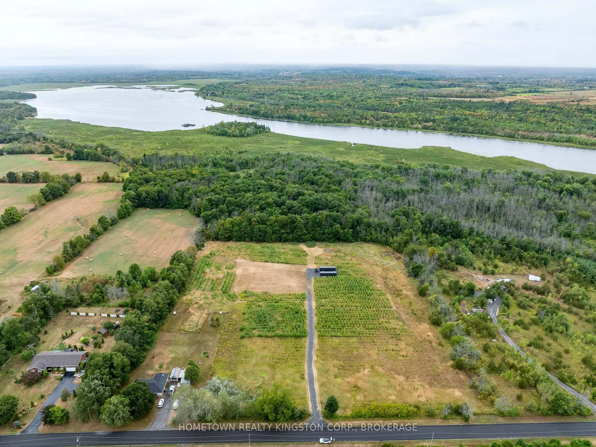 Photo 2 of 2435 Quabbin Road, Kingston, City North of 401 — HOMEH