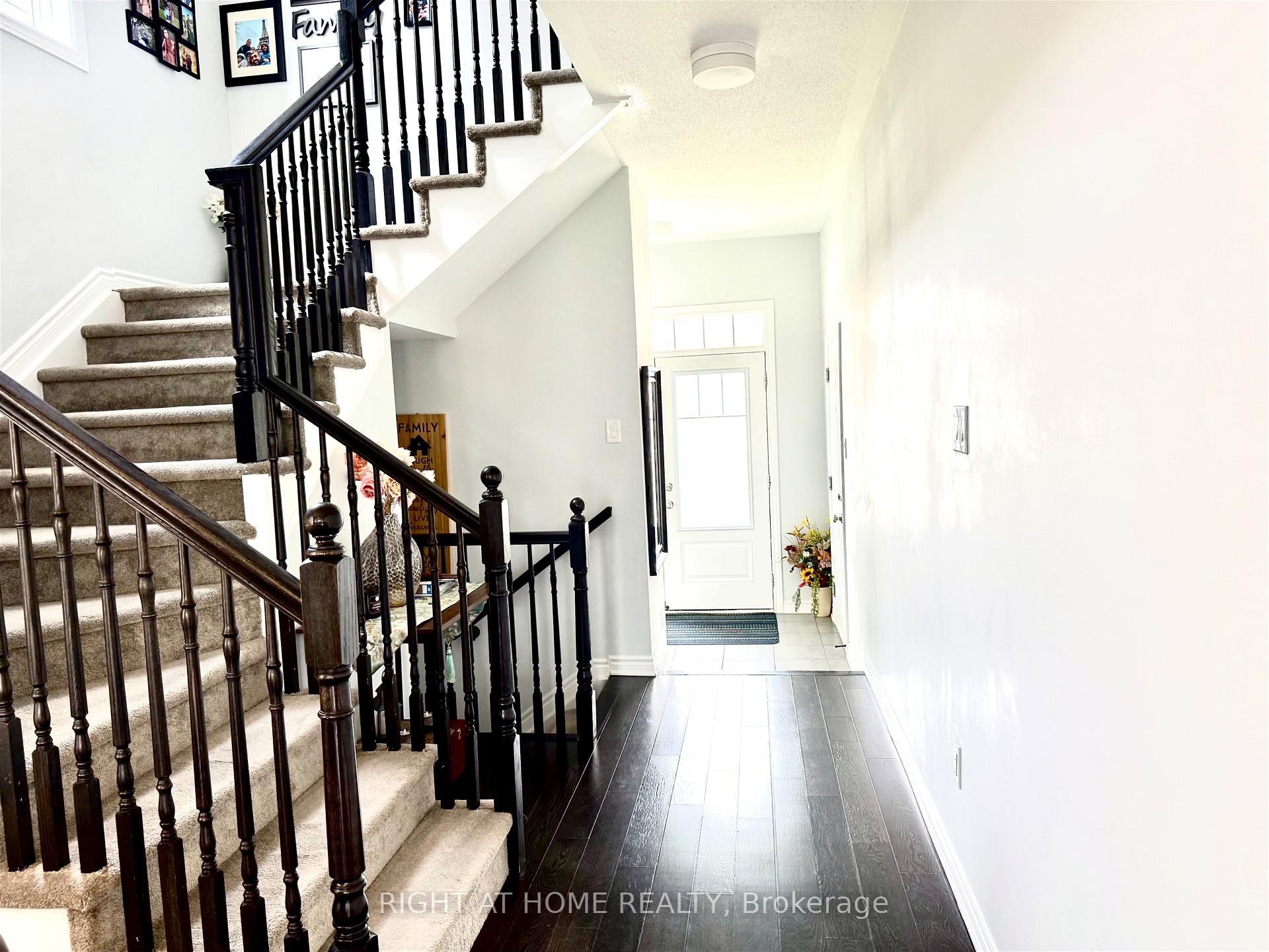 Photo 3 of 765 Brittanic Road, Ottawa, Kanata - Emerald Meadows/Trailwest — HOMEH