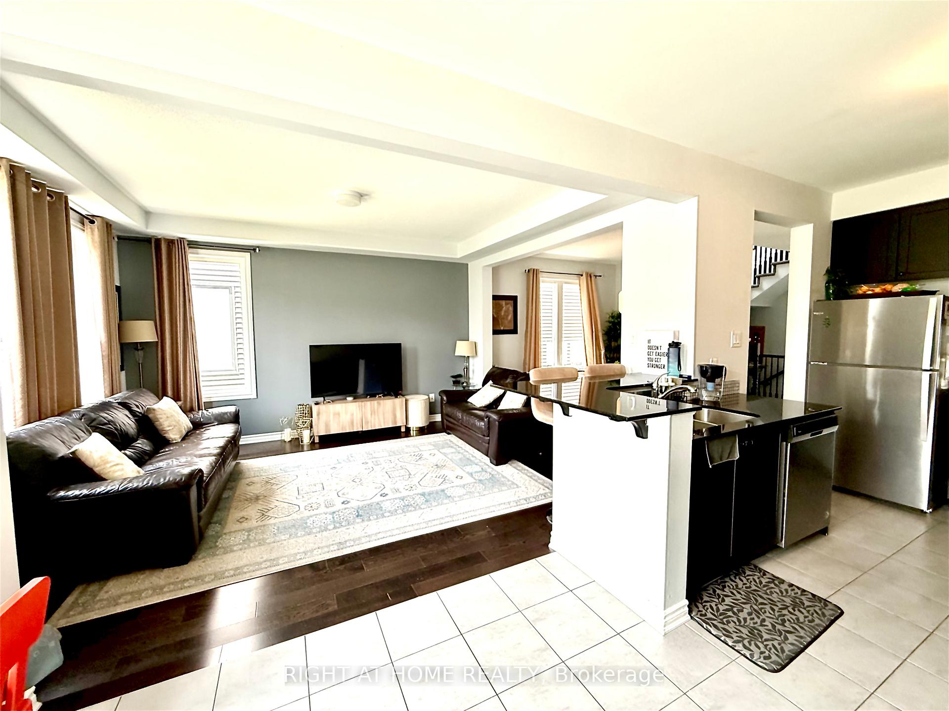 Photo 10 of 765 Brittanic Road, Ottawa, Kanata - Emerald Meadows/Trailwest — HOMEH