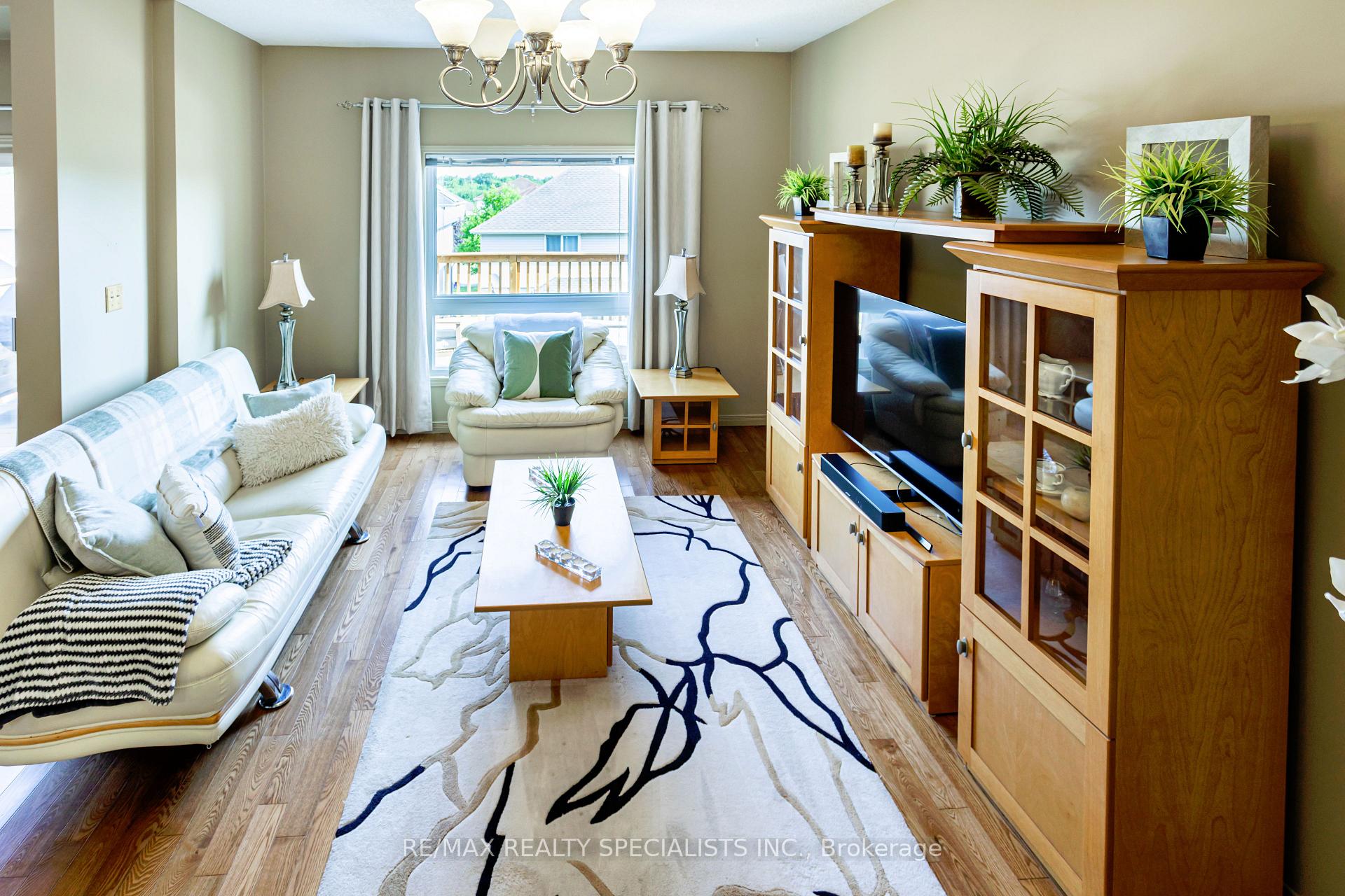 Photo 9 of 576 Activa Avenue, Kitchener — HOMEH
