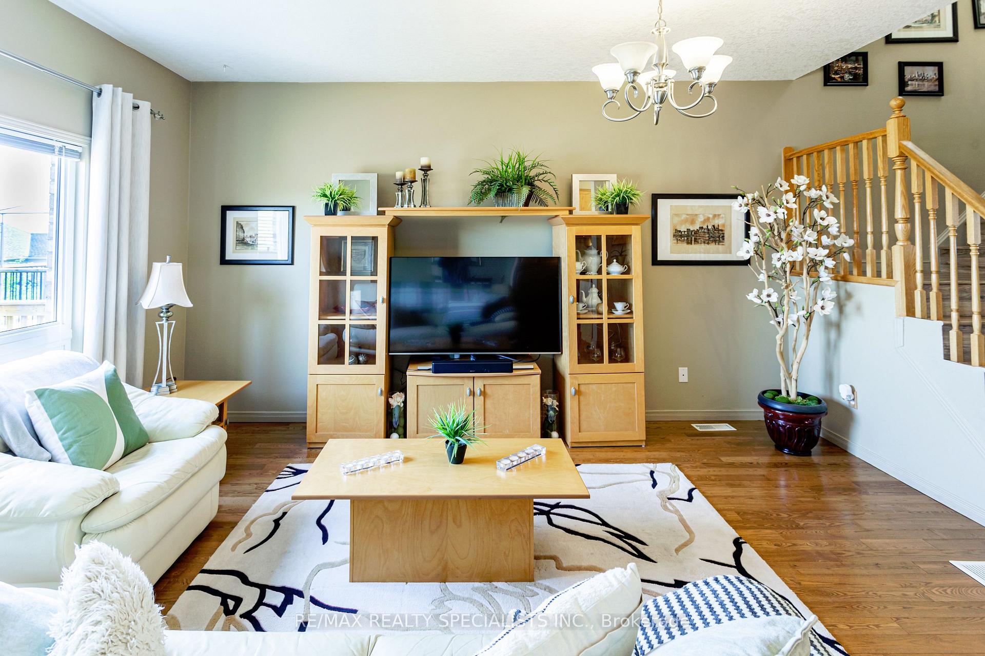 Photo 10 of 576 Activa Avenue, Kitchener — HOMEH