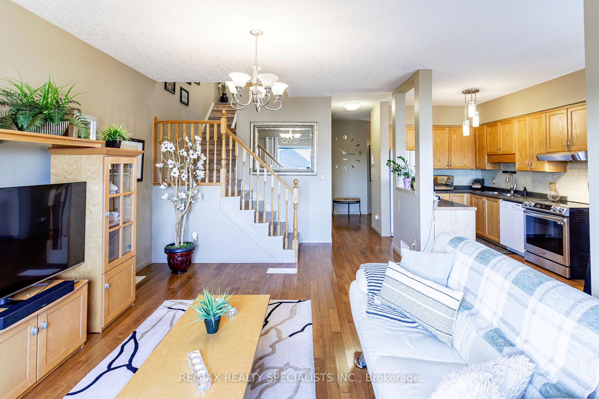 Photo 11 of 576 Activa Avenue, Kitchener — HOMEH