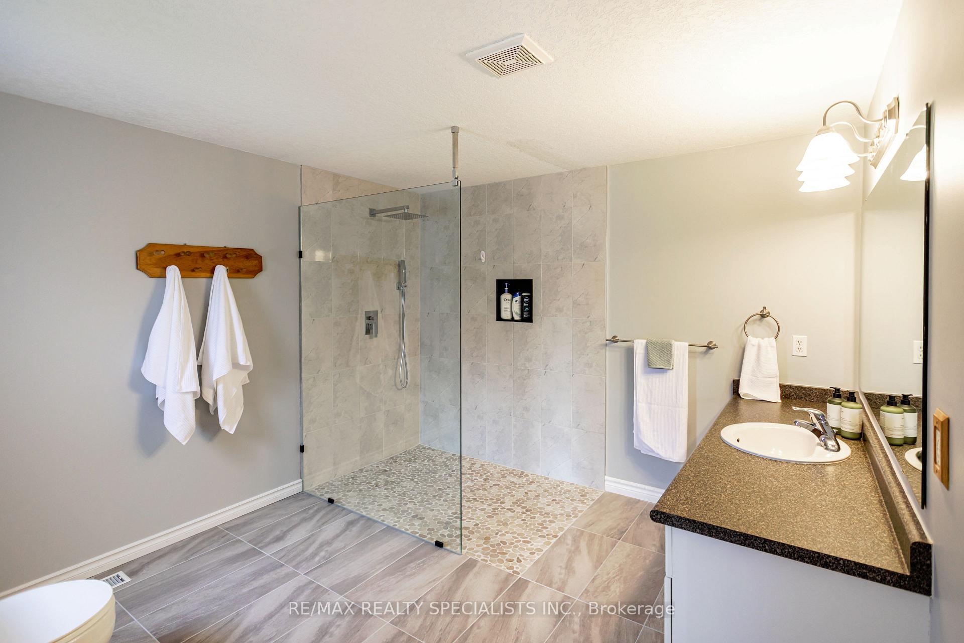 Photo 21 of 576 Activa Avenue, Kitchener — HOMEH