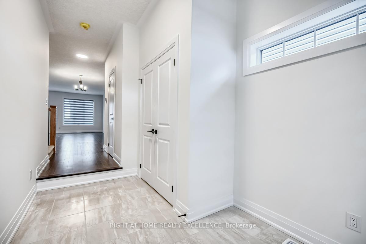 Photo 3 of 18 Shaded Creek Drive, Kitchener — HOMEH