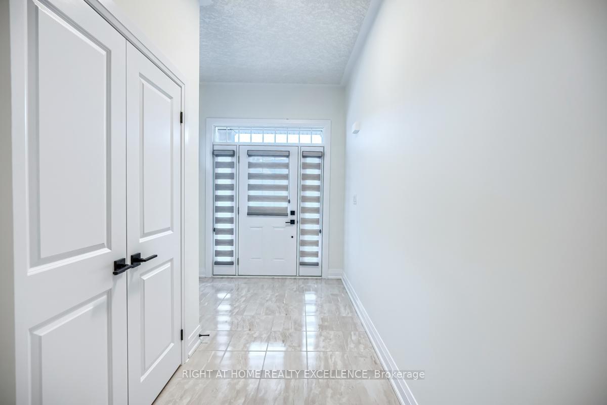 Photo 4 of 18 Shaded Creek Drive, Kitchener — HOMEH