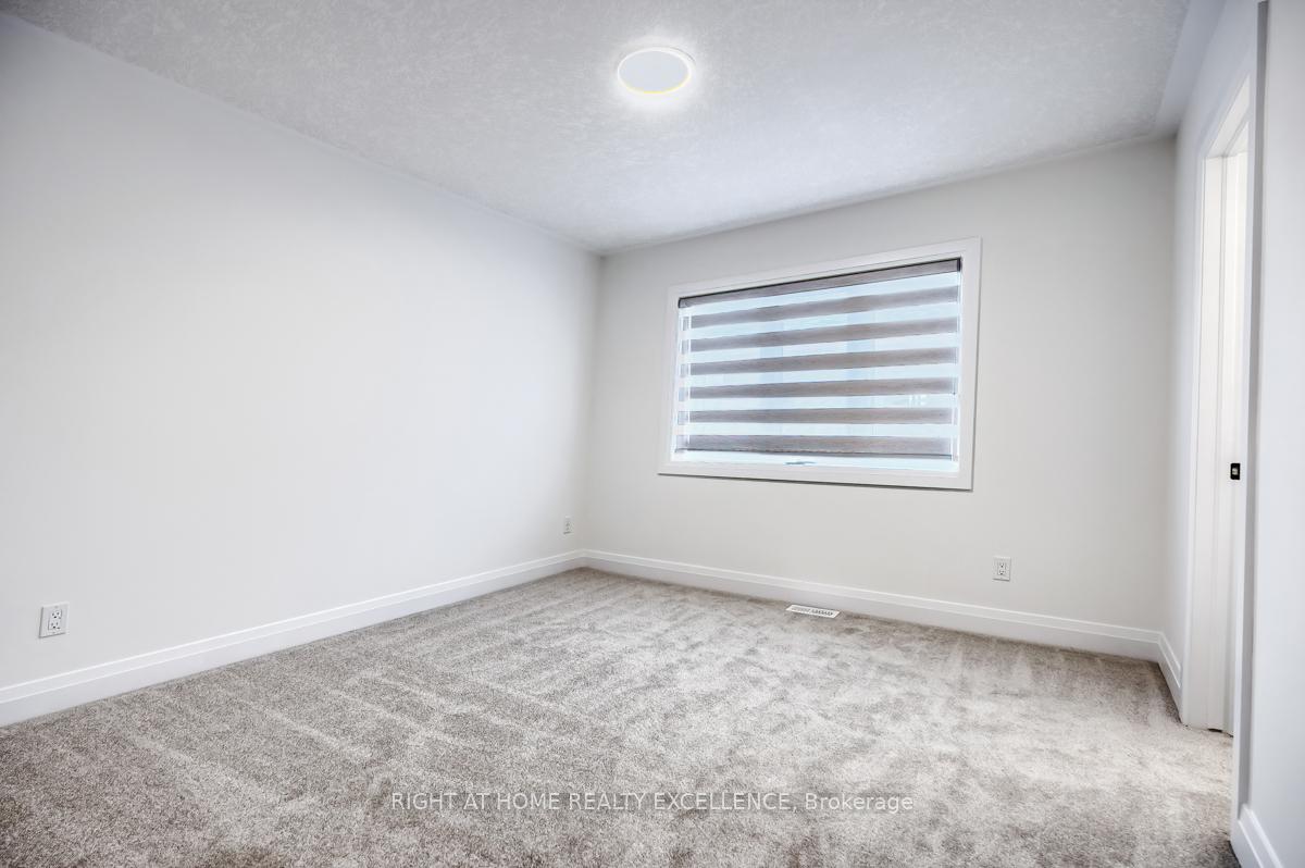 Photo 13 of 18 Shaded Creek Drive, Kitchener — HOMEH