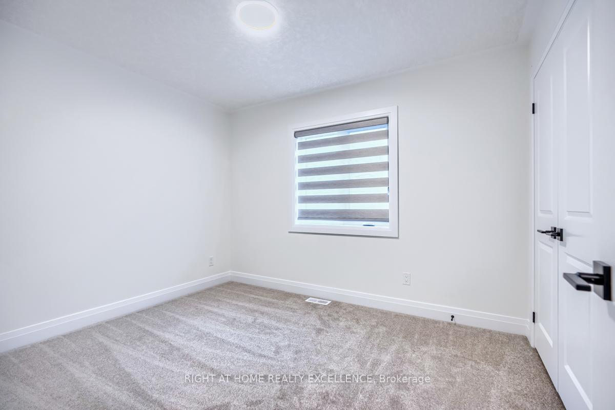 Photo 17 of 18 Shaded Creek Drive, Kitchener — HOMEH