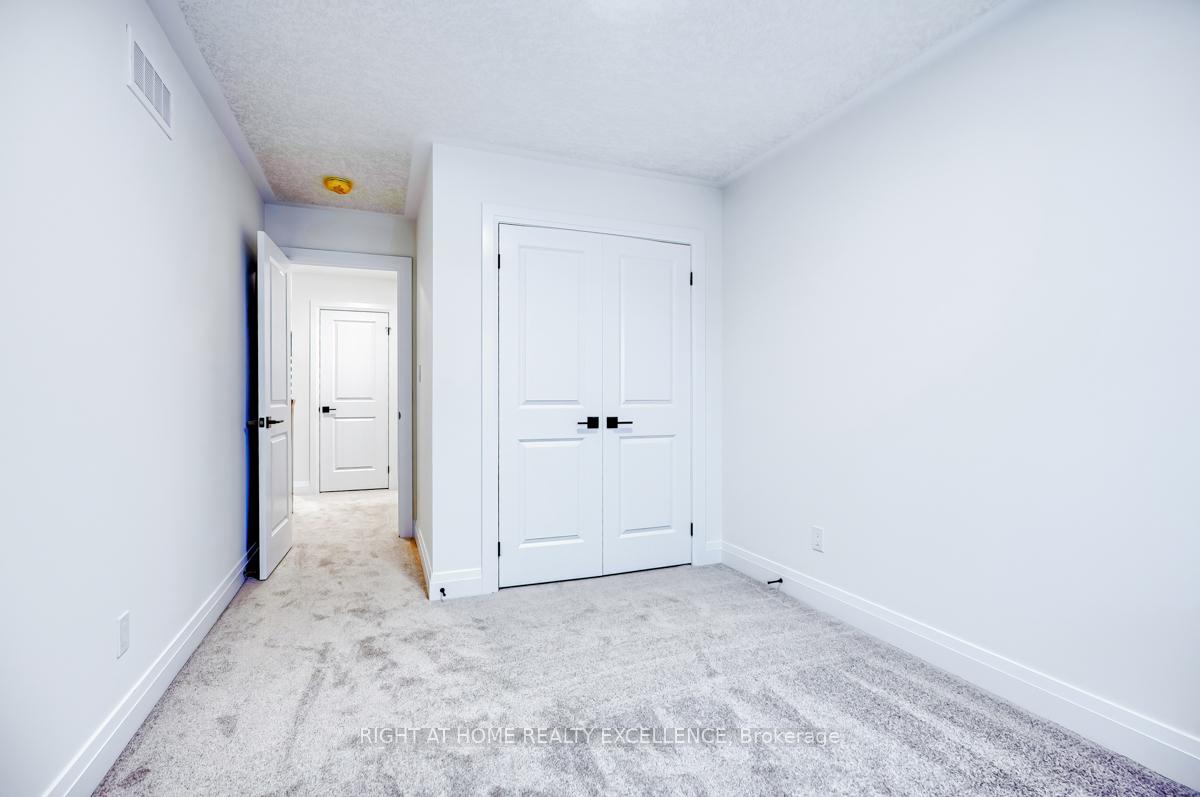 Photo 20 of 18 Shaded Creek Drive, Kitchener — HOMEH