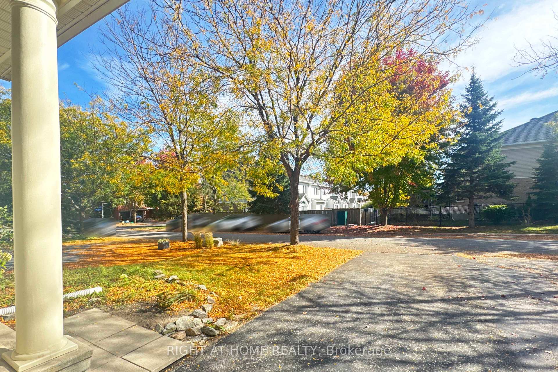 Photo 4 of 321 Breckenridge Crescent, Ottawa, Kanata - Morgan's Grant/South March — HOMEH