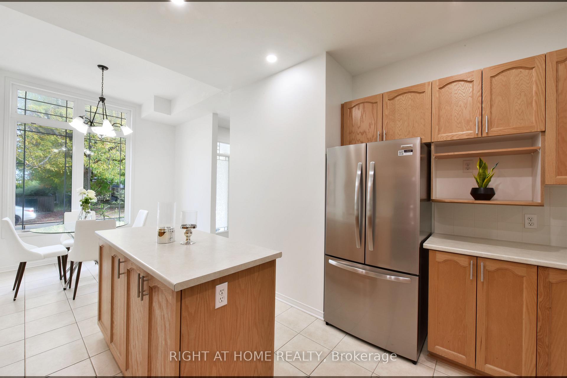 Photo 9 of 321 Breckenridge Crescent, Ottawa, Kanata - Morgan's Grant/South March — HOMEH