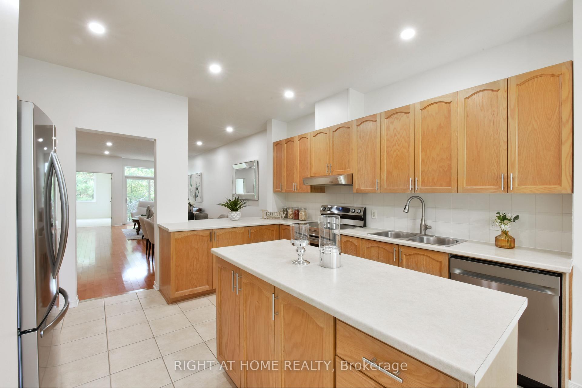 Photo 14 of 321 Breckenridge Crescent, Ottawa, Kanata - Morgan's Grant/South March — HOMEH