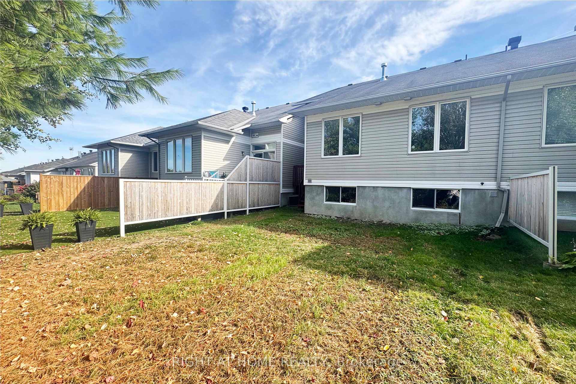 Photo 33 of 321 Breckenridge Crescent, Ottawa, Kanata - Morgan's Grant/South March — HOMEH