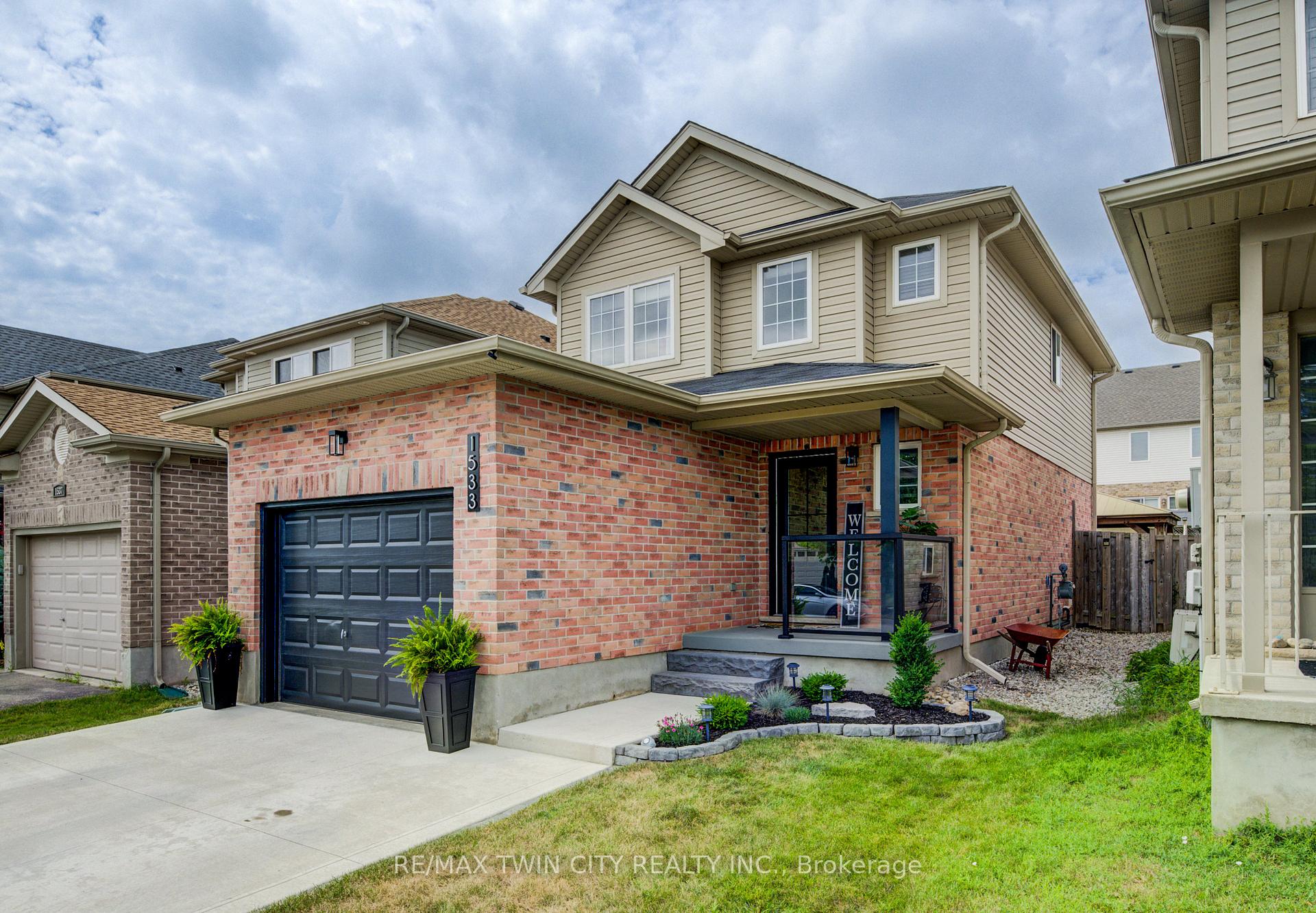 Photo 1 of 1533 Old Zeller Drive, Kitchener — HOMEH