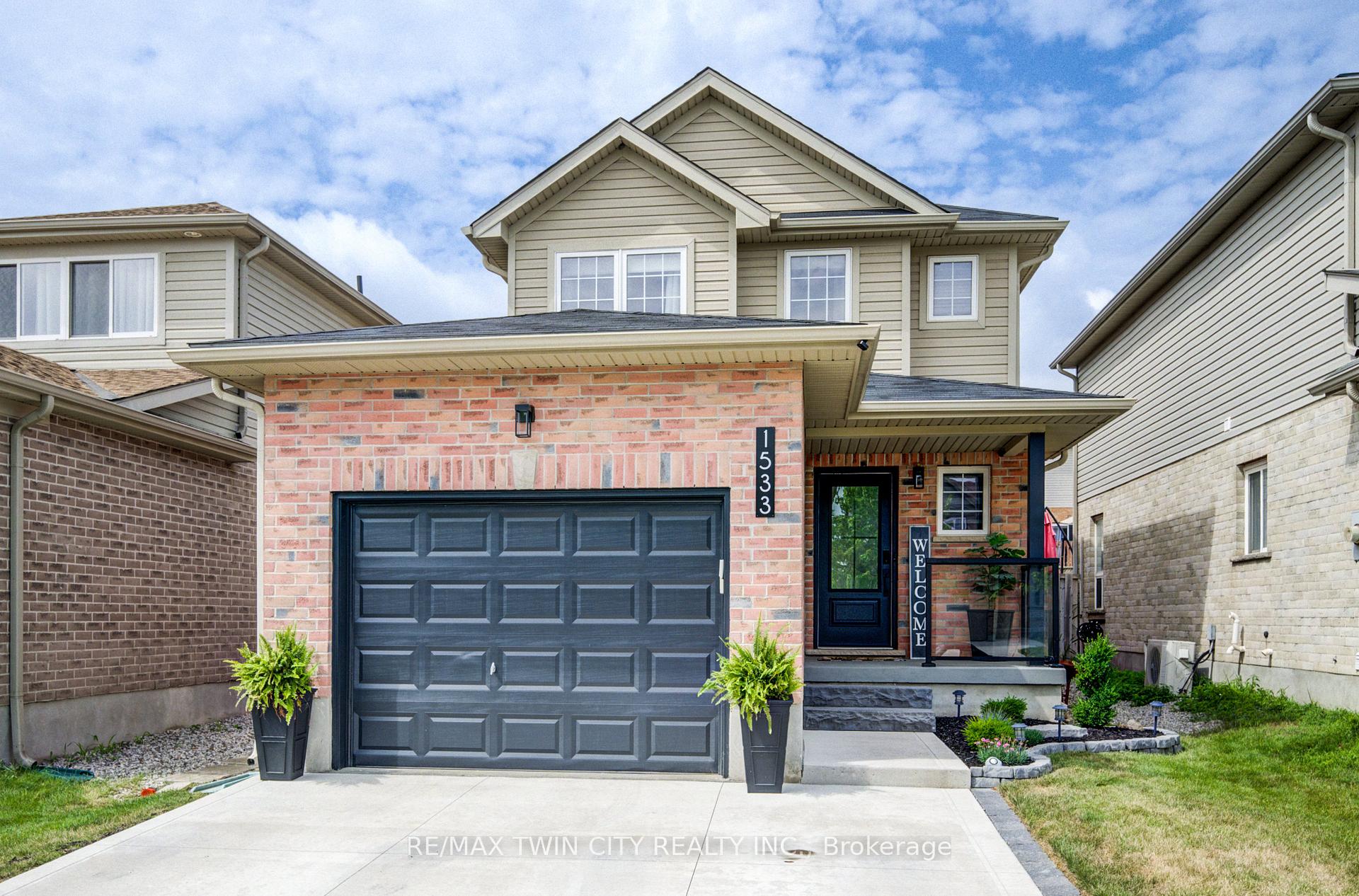 Photo 3 of 1533 Old Zeller Drive, Kitchener — HOMEH