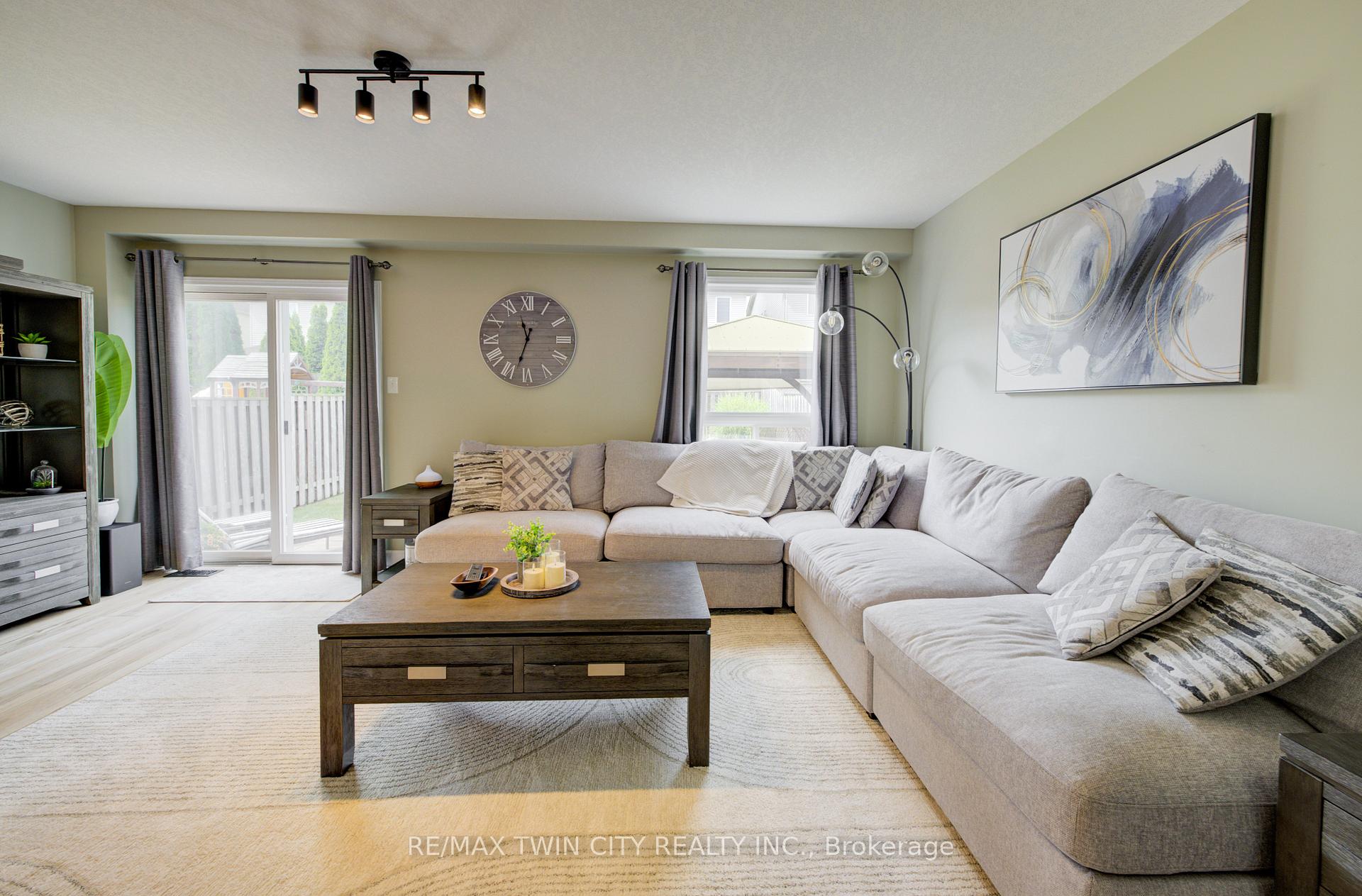 Photo 6 of 1533 Old Zeller Drive, Kitchener — HOMEH