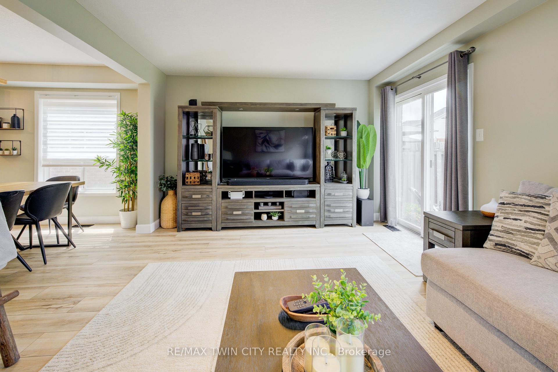 Photo 7 of 1533 Old Zeller Drive, Kitchener — HOMEH