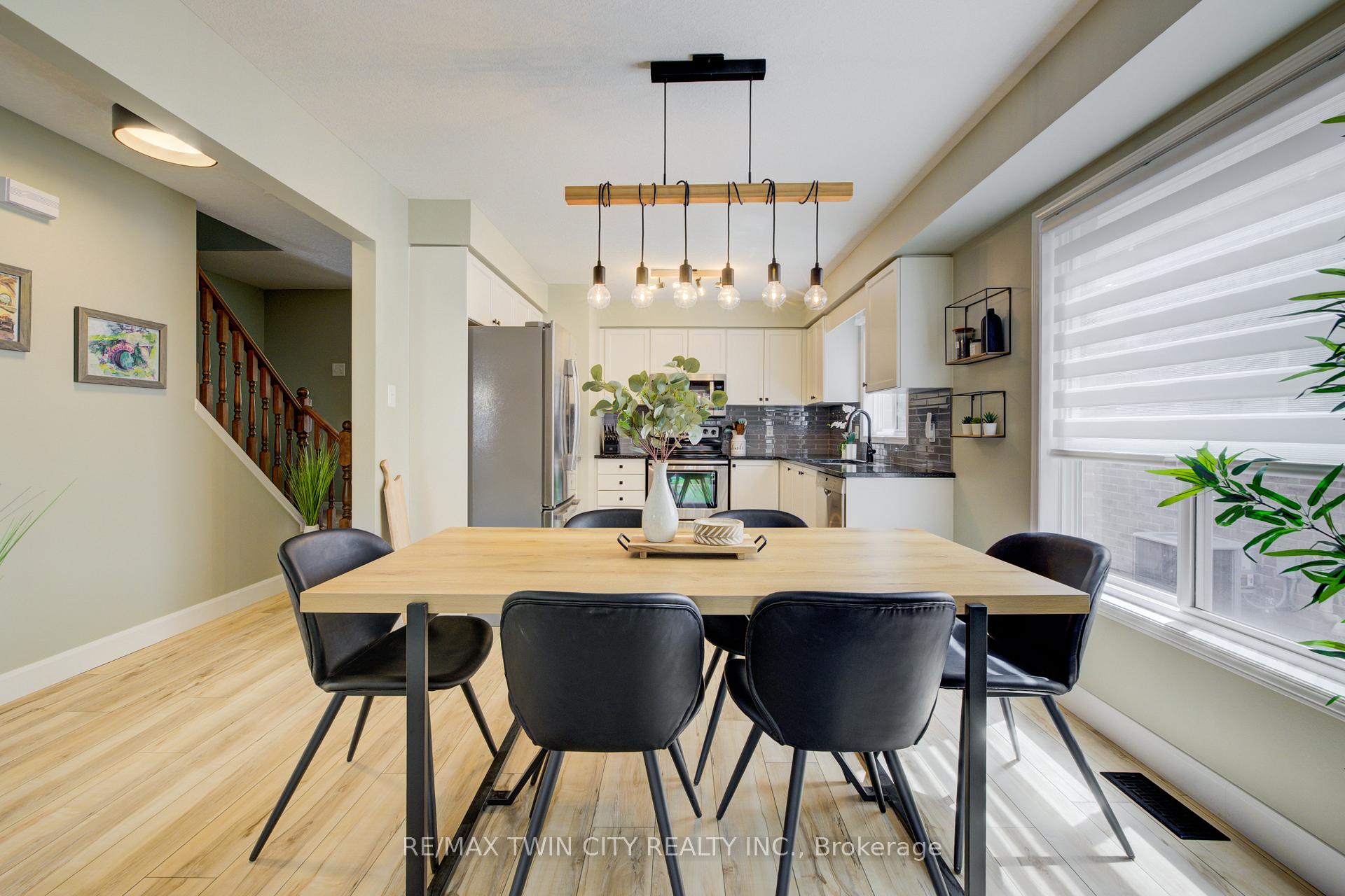 Photo 8 of 1533 Old Zeller Drive, Kitchener — HOMEH