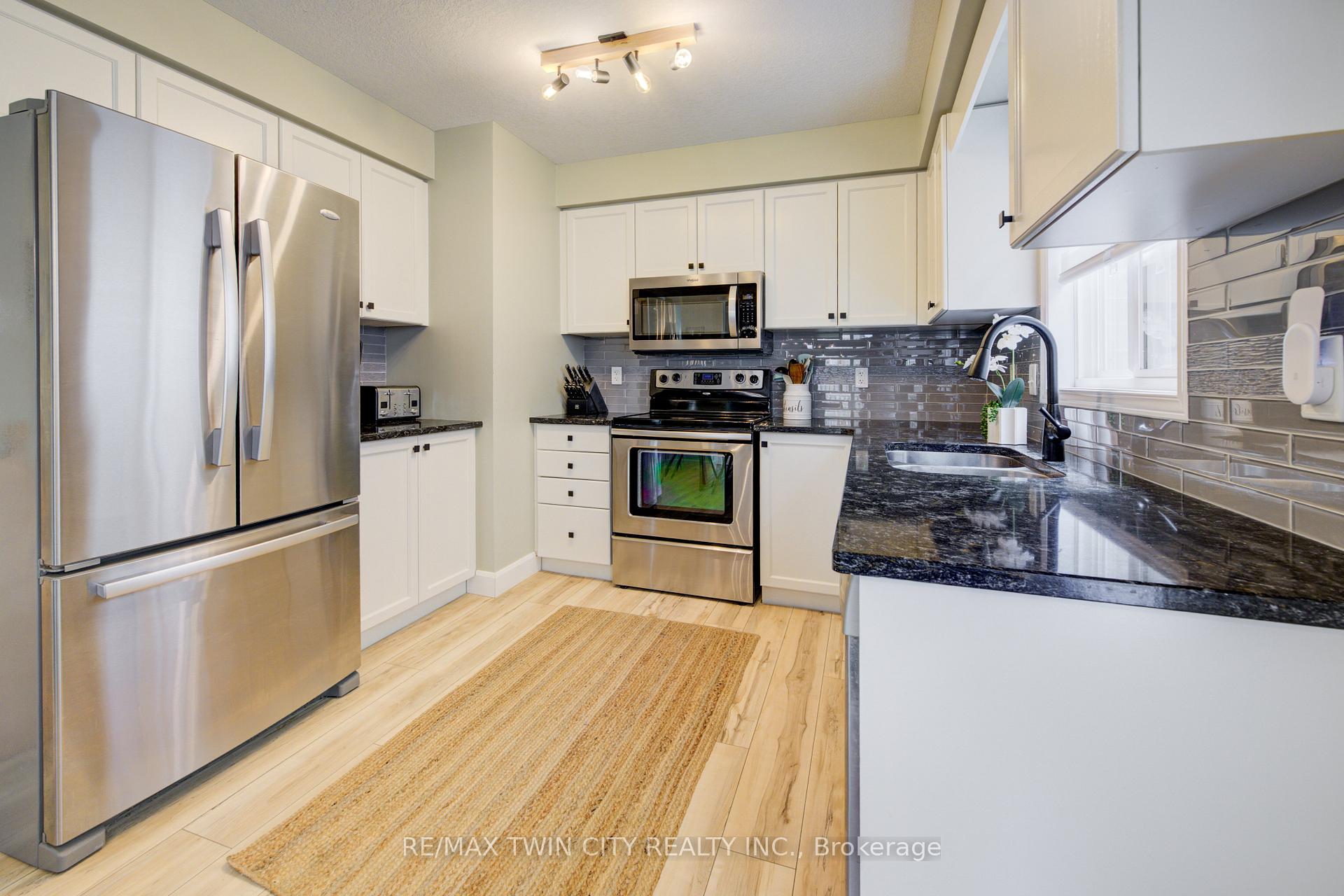 Photo 10 of 1533 Old Zeller Drive, Kitchener — HOMEH