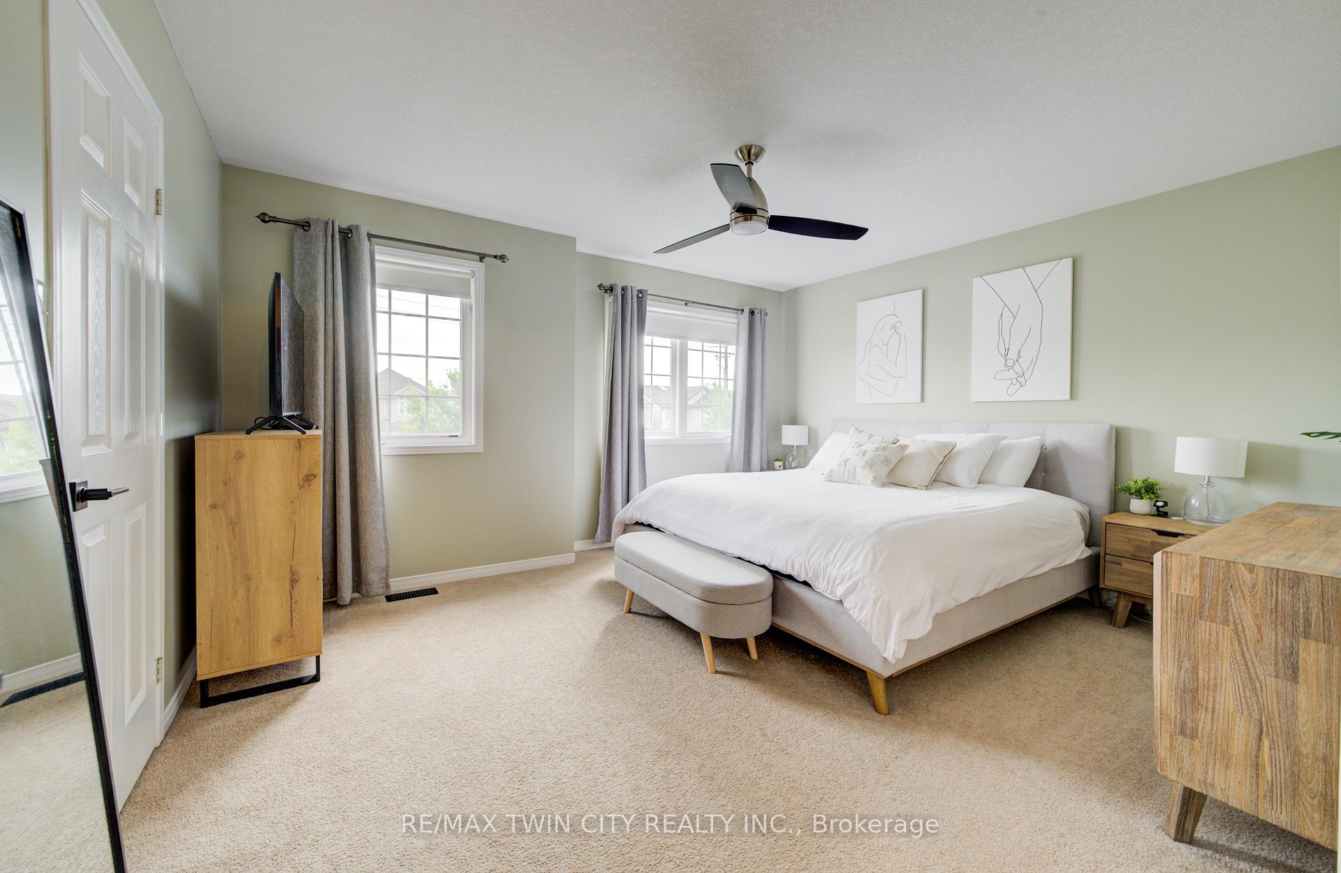 Photo 11 of 1533 Old Zeller Drive, Kitchener — HOMEH