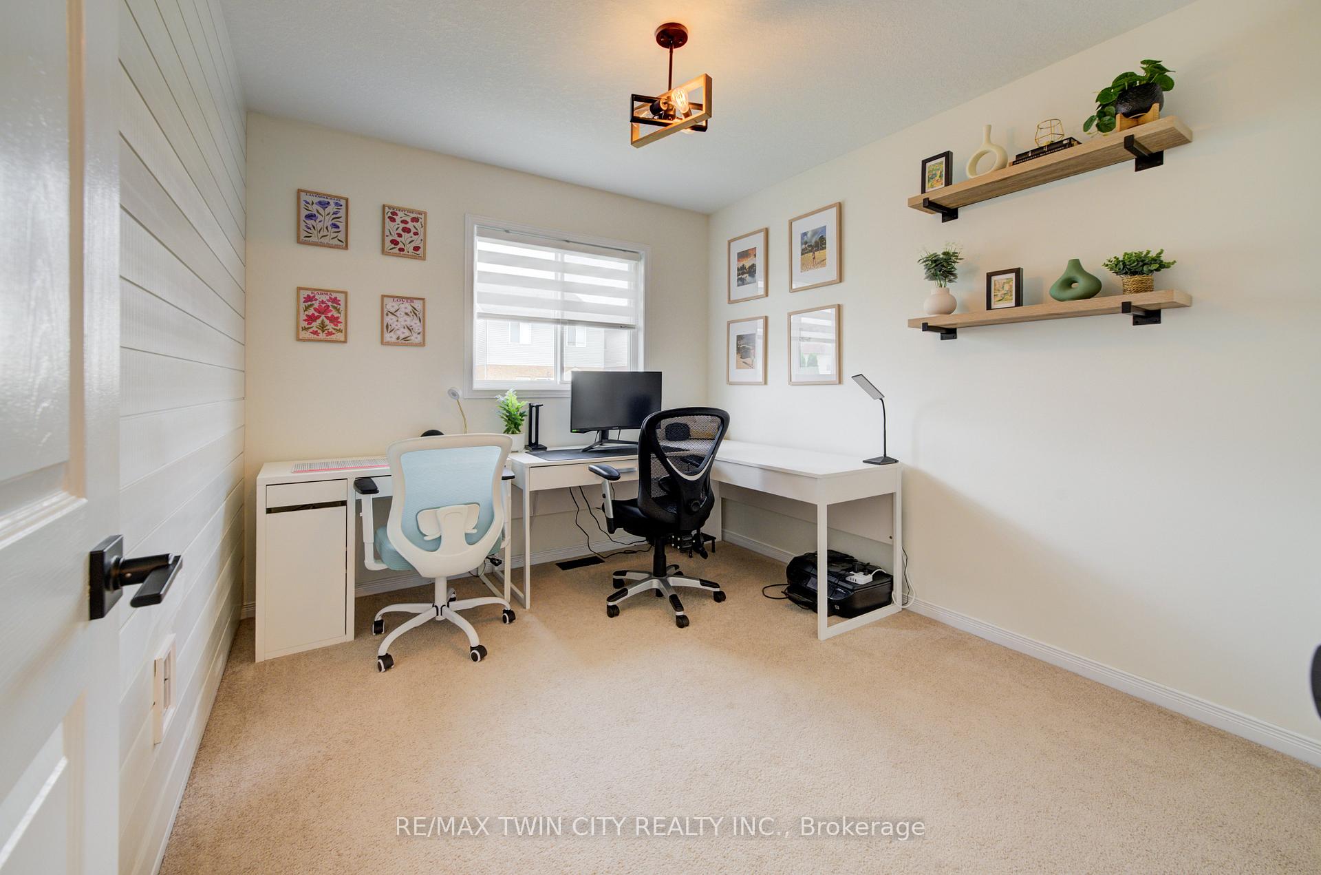 Photo 13 of 1533 Old Zeller Drive, Kitchener — HOMEH