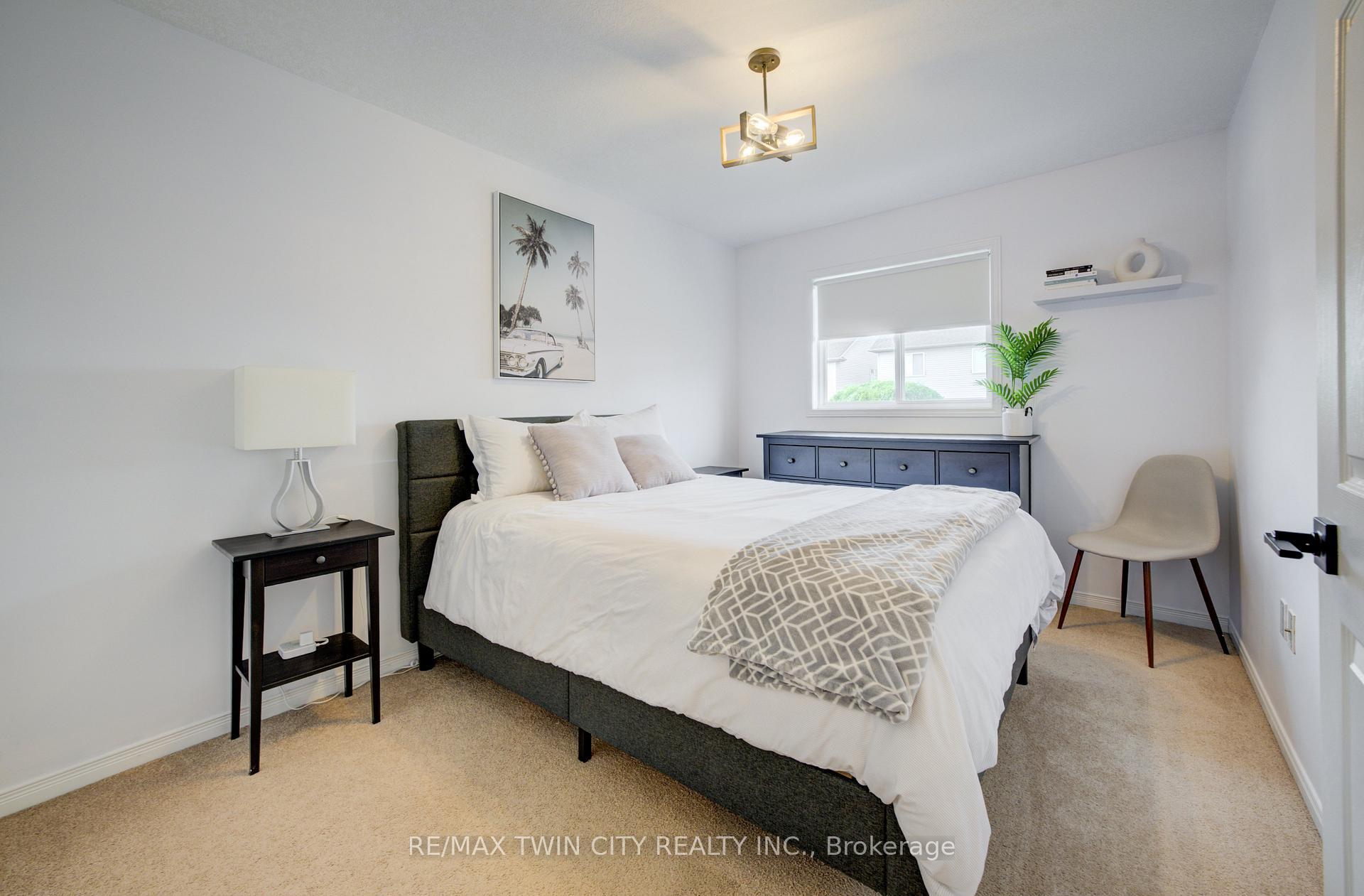 Photo 14 of 1533 Old Zeller Drive, Kitchener — HOMEH