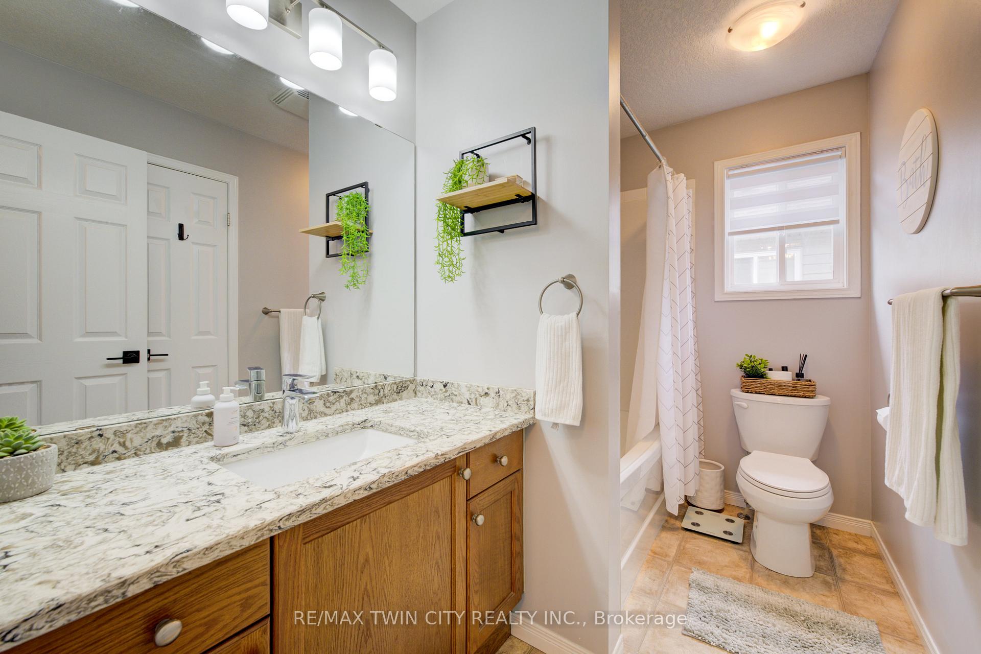 Photo 15 of 1533 Old Zeller Drive, Kitchener — HOMEH