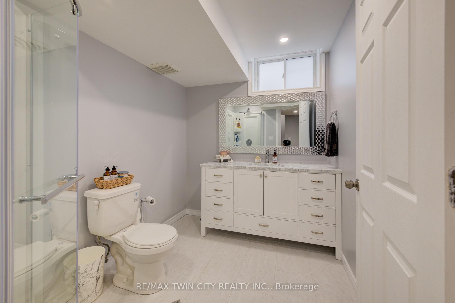 Photo 17 of 1533 Old Zeller Drive, Kitchener — HOMEH