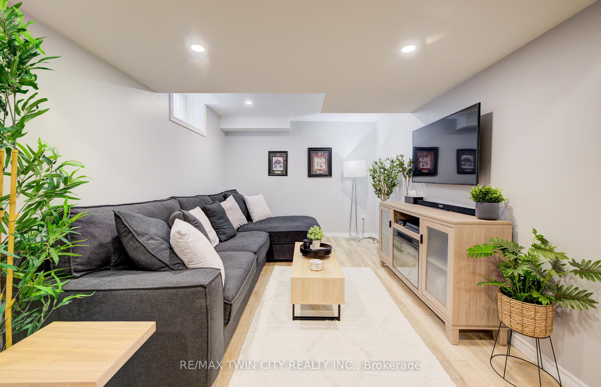 Photo 19 of 1533 Old Zeller Drive, Kitchener — HOMEH