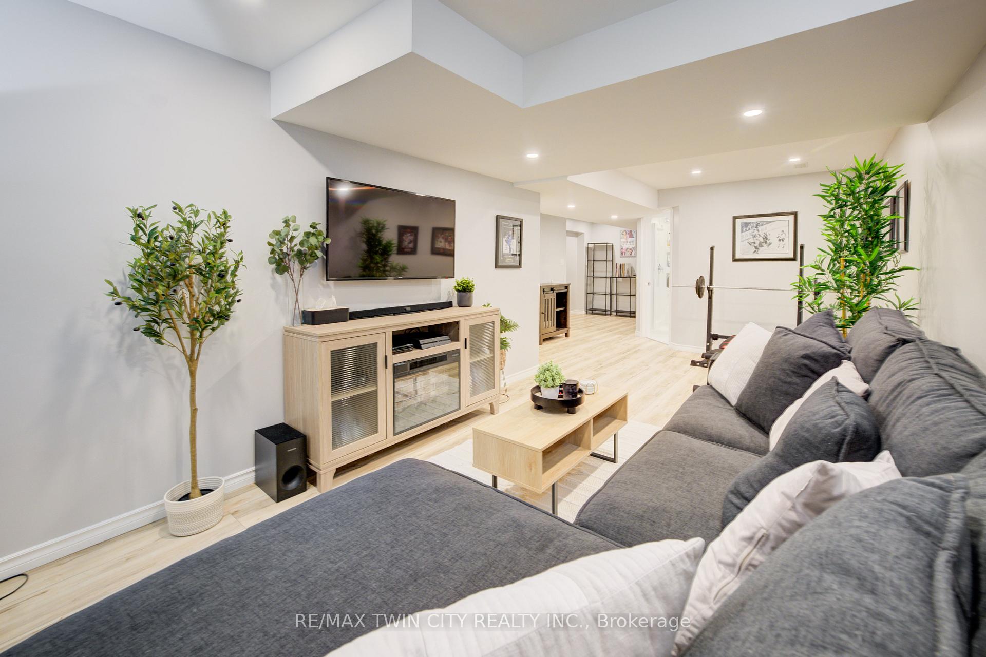 Photo 20 of 1533 Old Zeller Drive, Kitchener — HOMEH