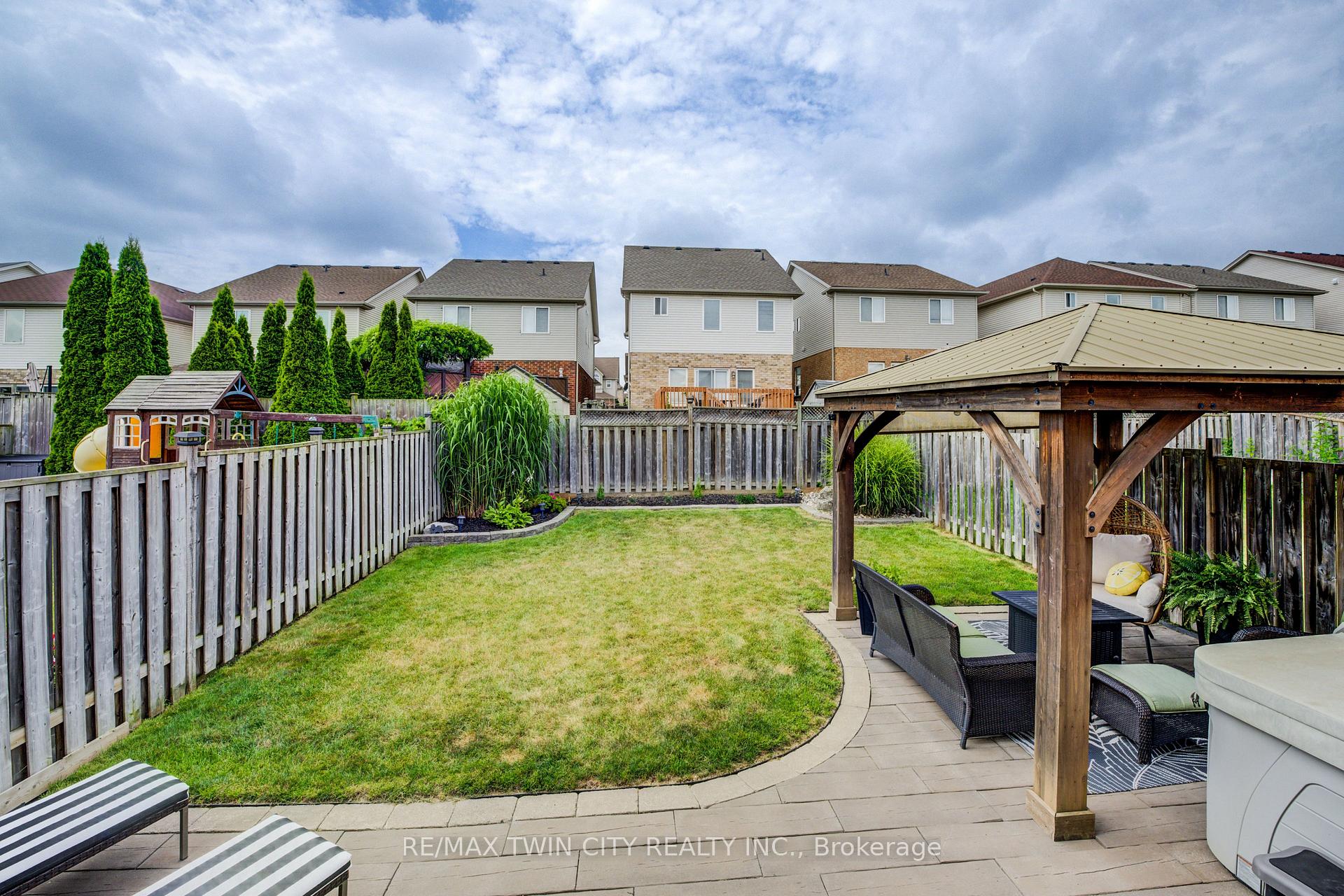 Photo 21 of 1533 Old Zeller Drive, Kitchener — HOMEH