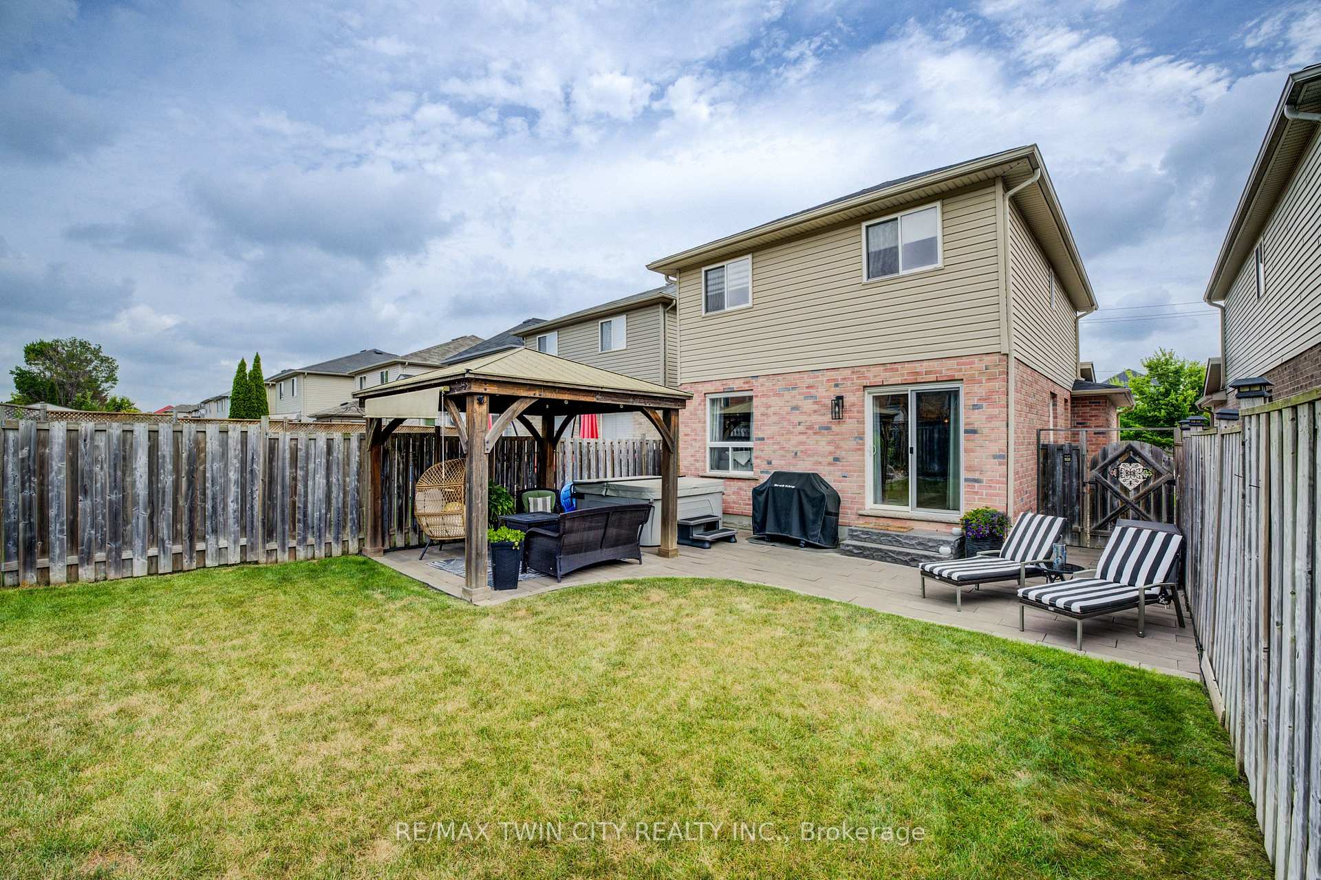 Photo 23 of 1533 Old Zeller Drive, Kitchener — HOMEH
