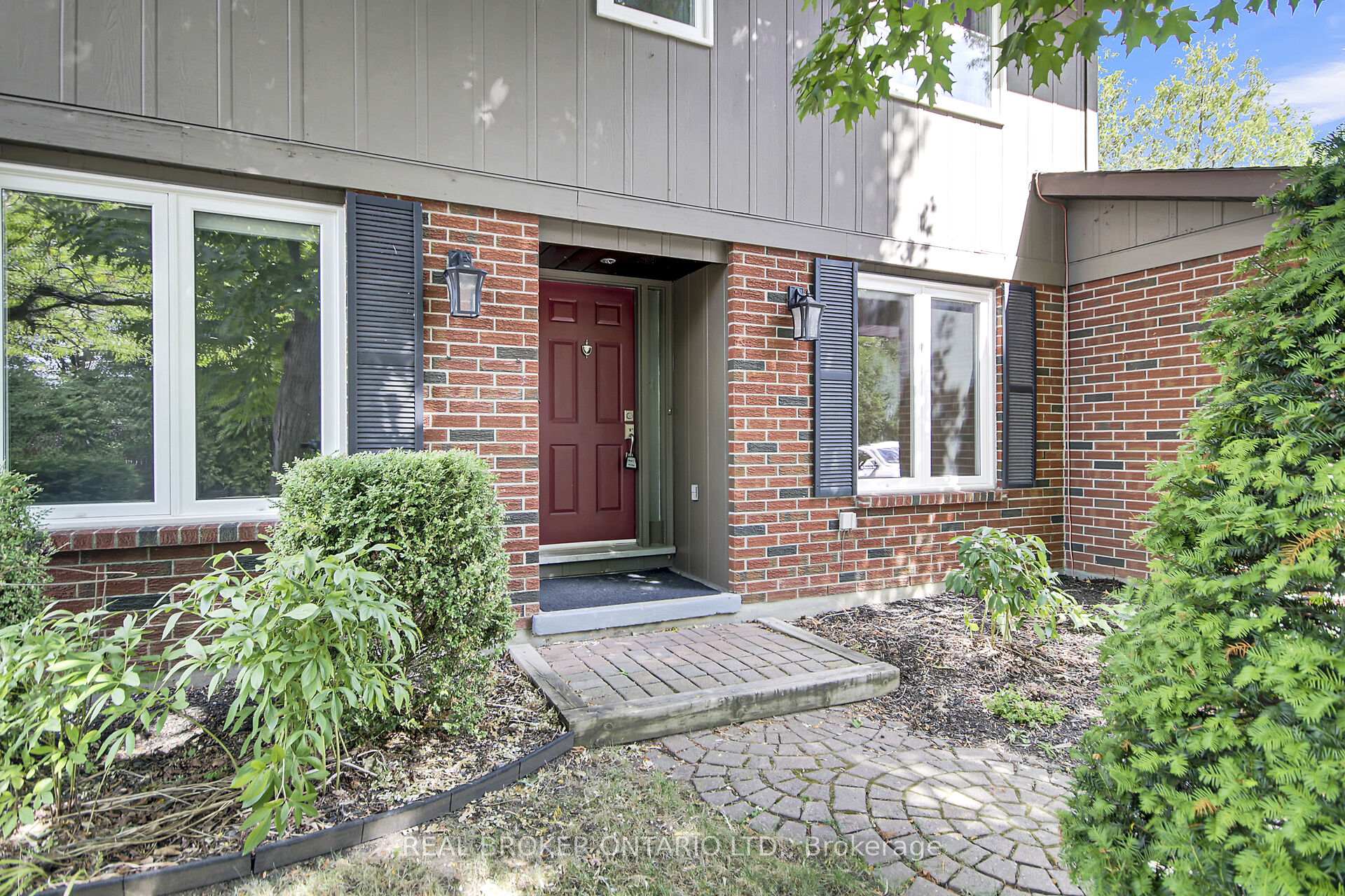 Photo 2 of 130 Chimo Drive, Ottawa, Kanata - Katimavik — HOMEH