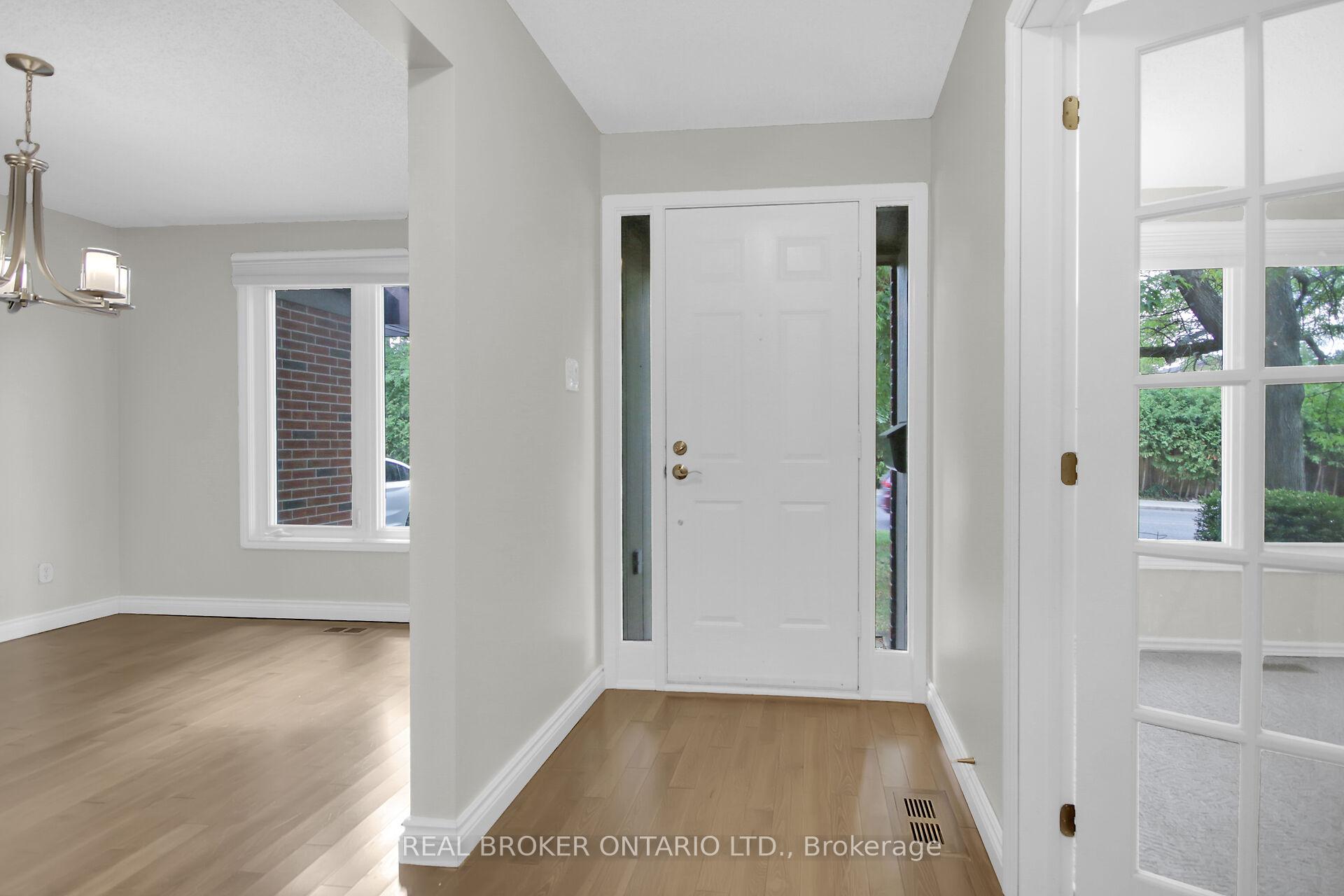 Photo 3 of 130 Chimo Drive, Ottawa, Kanata - Katimavik — HOMEH
