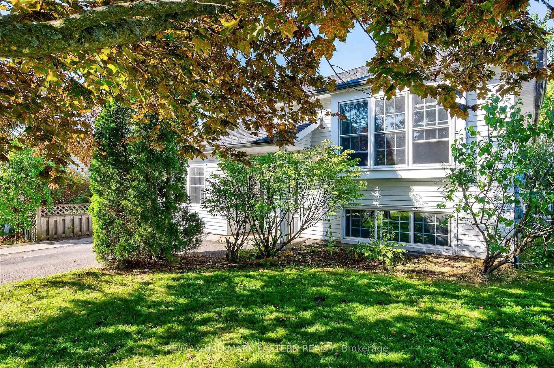 Photo 1 of 1200 Huntington Circle, Peterborough, Otonabee Ward 1 — HOMEH