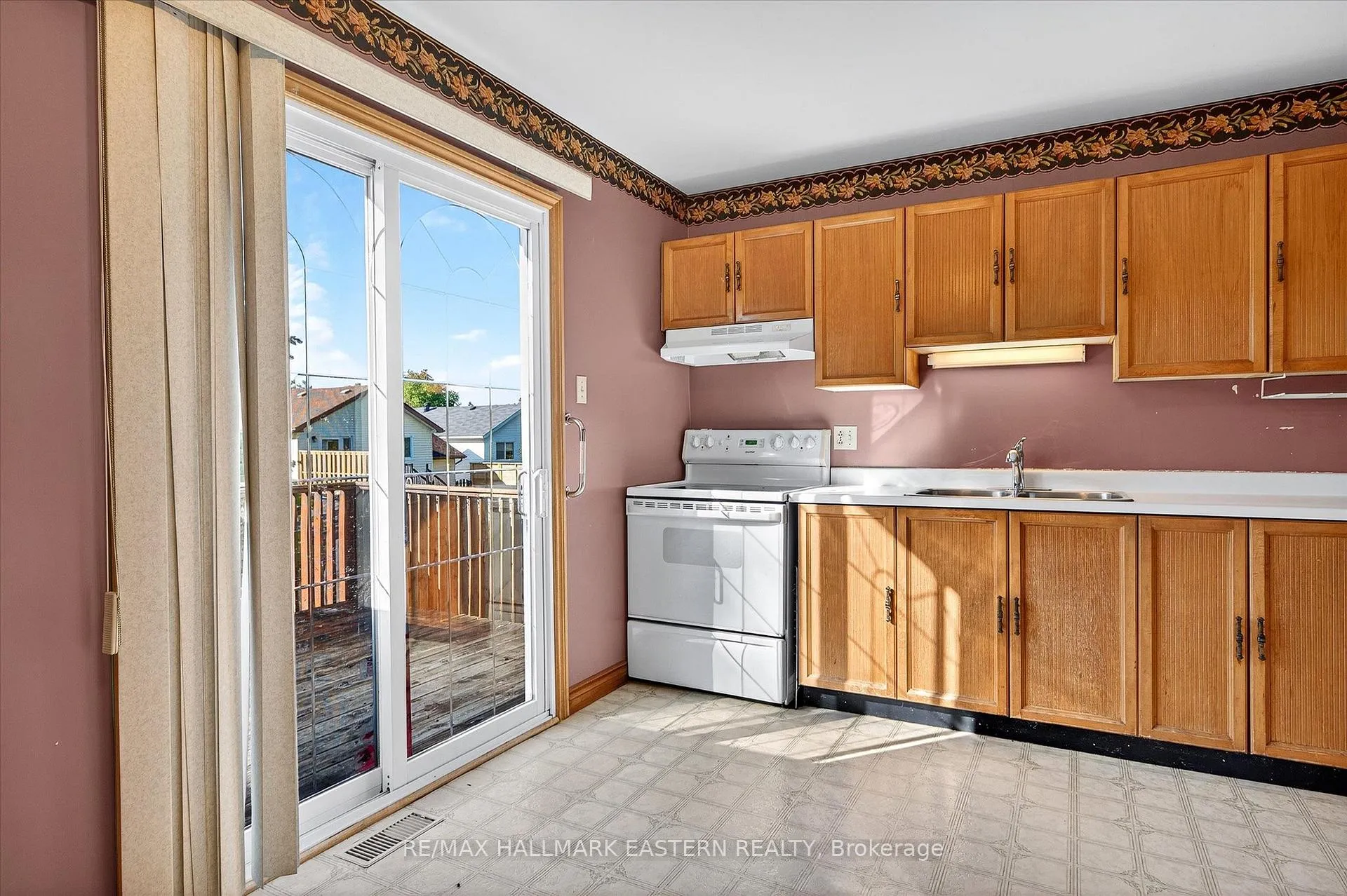 Photo 10 of 1200 Huntington Circle, Peterborough, Otonabee Ward 1 — HOMEH
