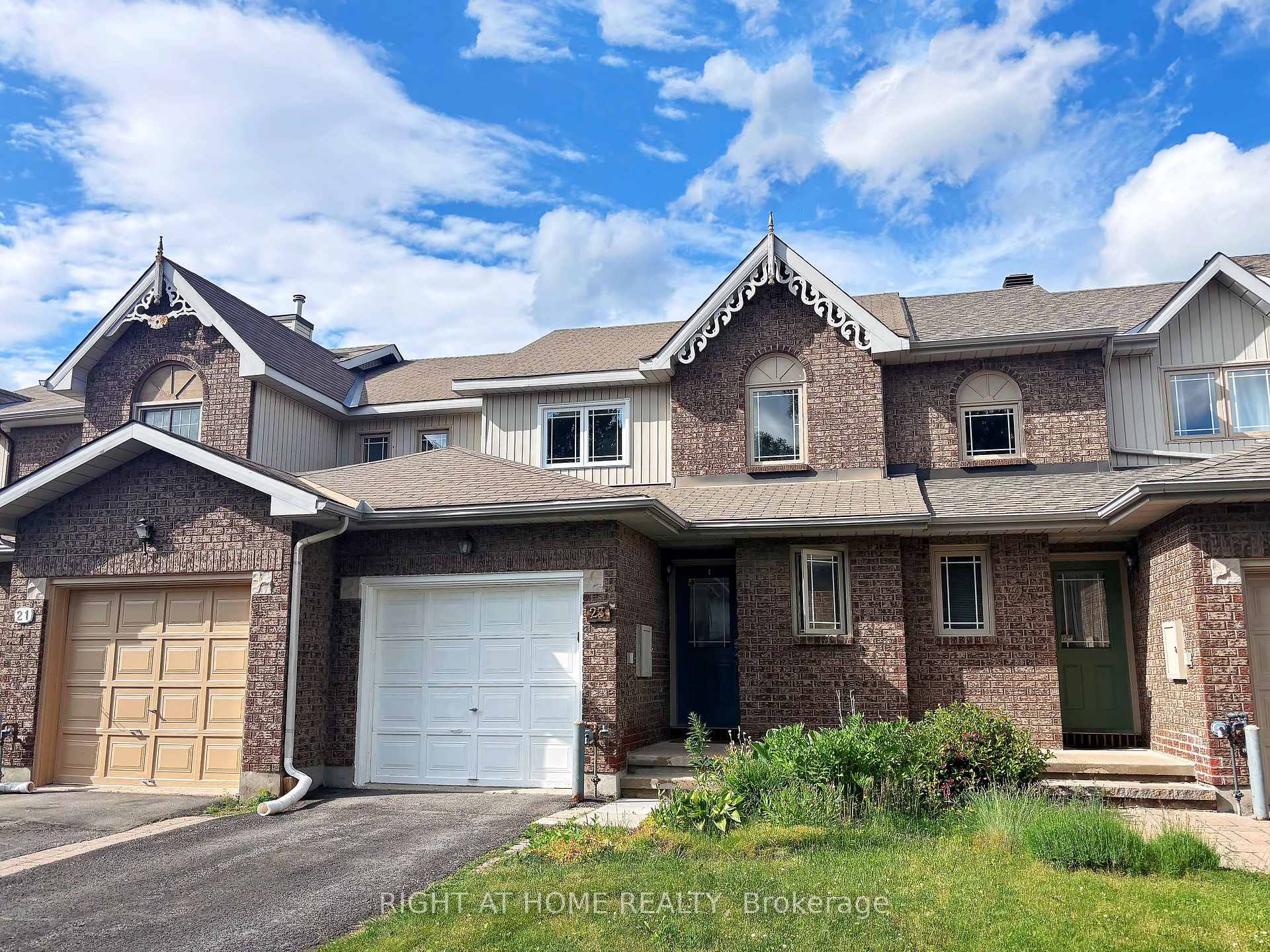 Photo 2 of 23 Harrington Court, Ottawa, Kanata - Kanata Lakes/Heritage Hills — HOMEH