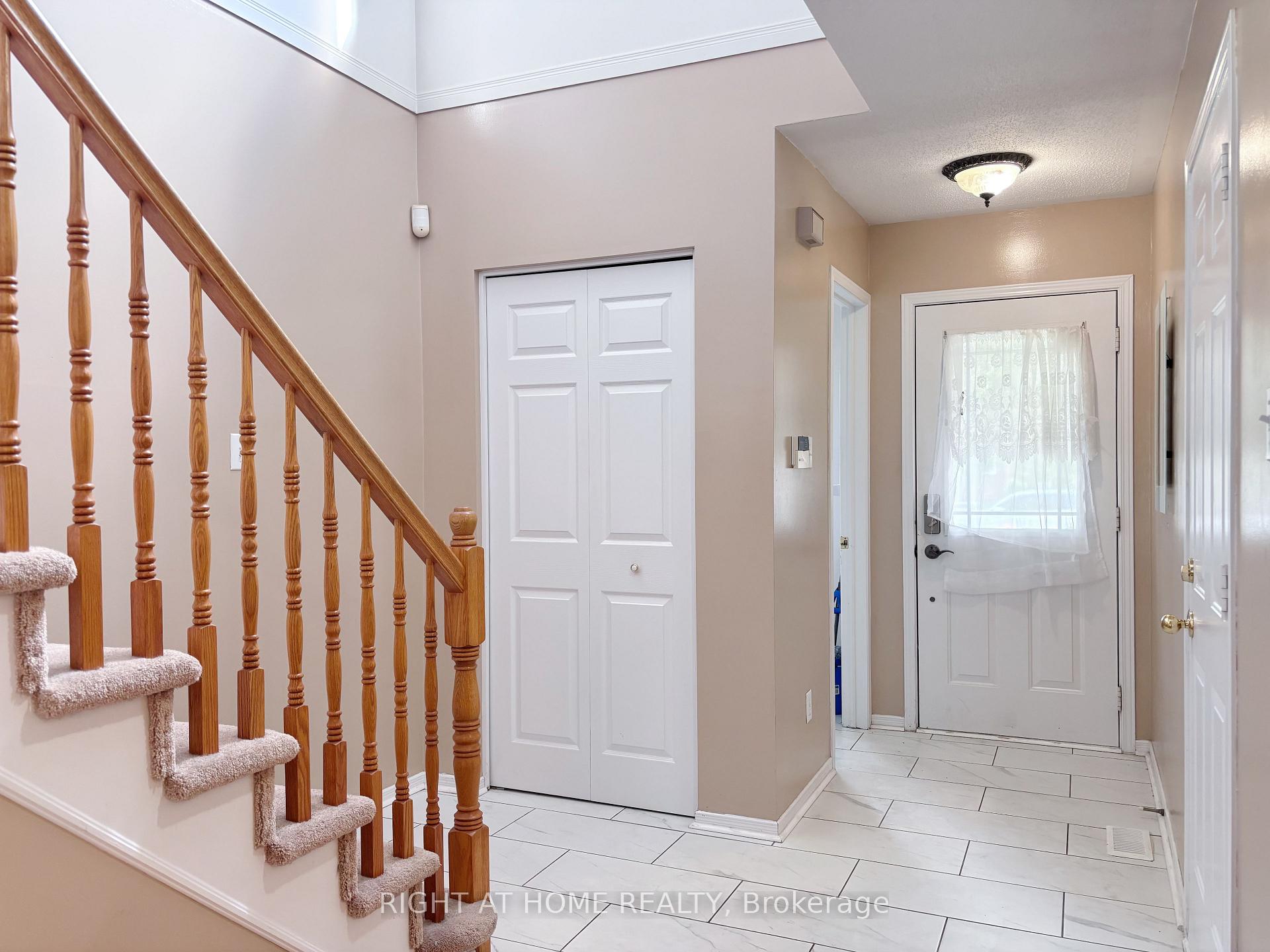 Photo 3 of 23 Harrington Court, Ottawa, Kanata - Kanata Lakes/Heritage Hills — HOMEH