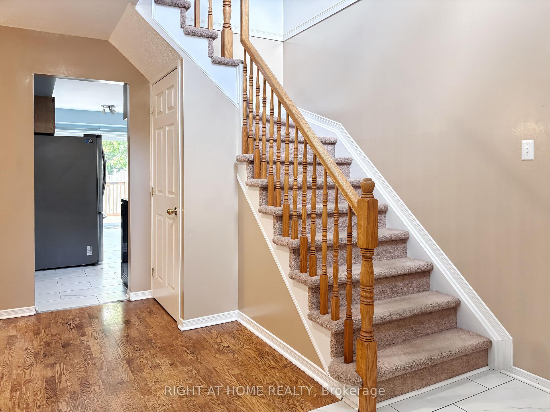 Photo 4 of 23 Harrington Court, Ottawa, Kanata - Kanata Lakes/Heritage Hills — HOMEH