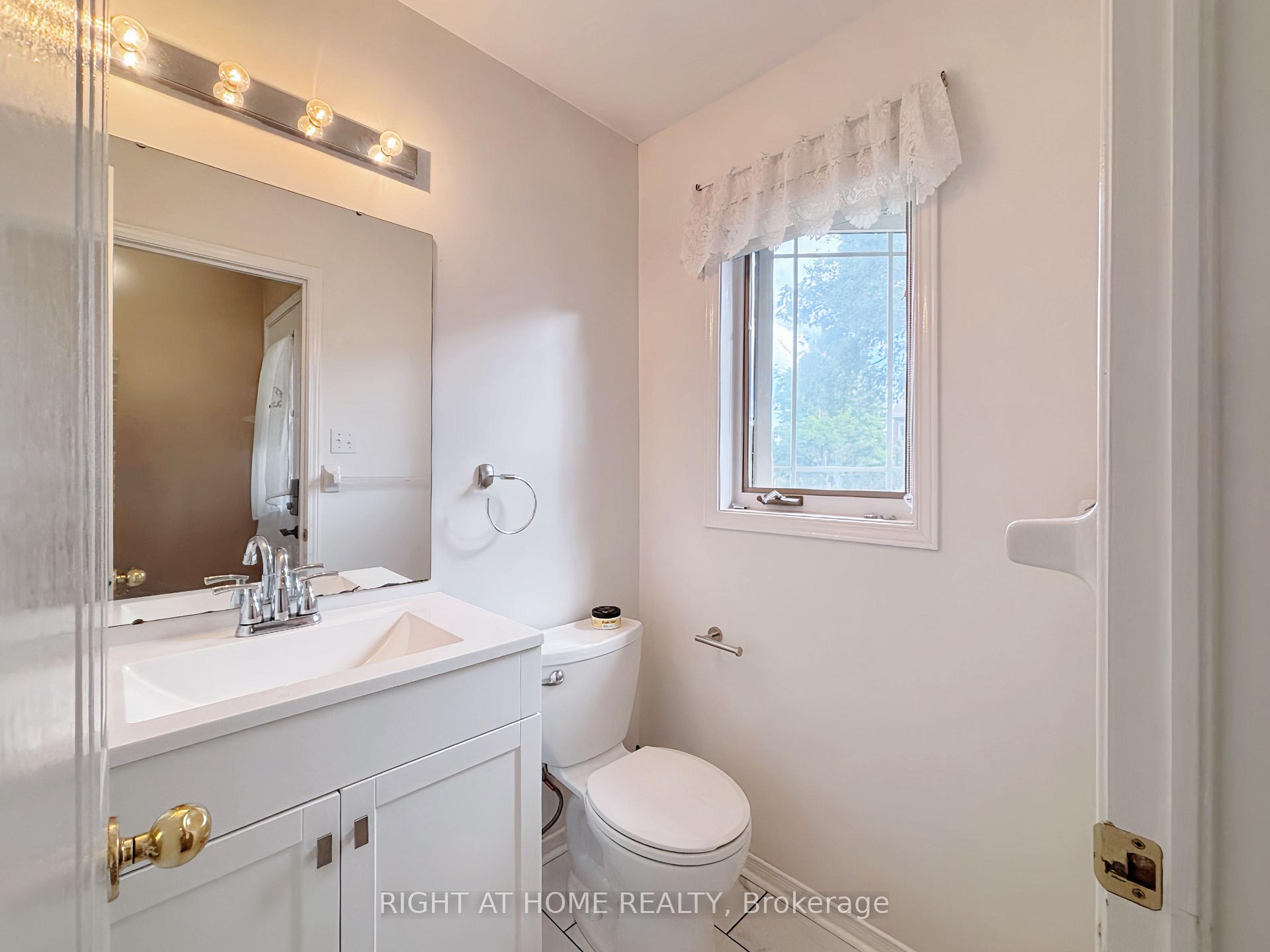 Photo 5 of 23 Harrington Court, Ottawa, Kanata - Kanata Lakes/Heritage Hills — HOMEH