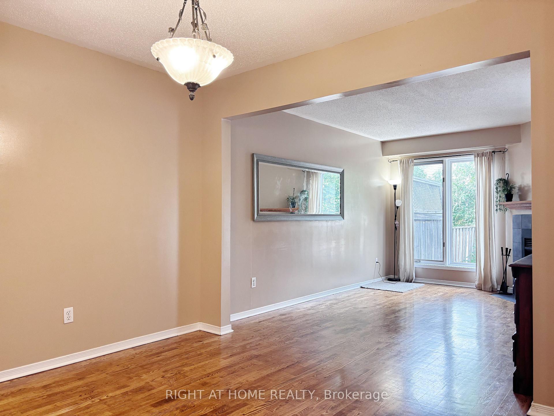 Photo 6 of 23 Harrington Court, Ottawa, Kanata - Kanata Lakes/Heritage Hills — HOMEH