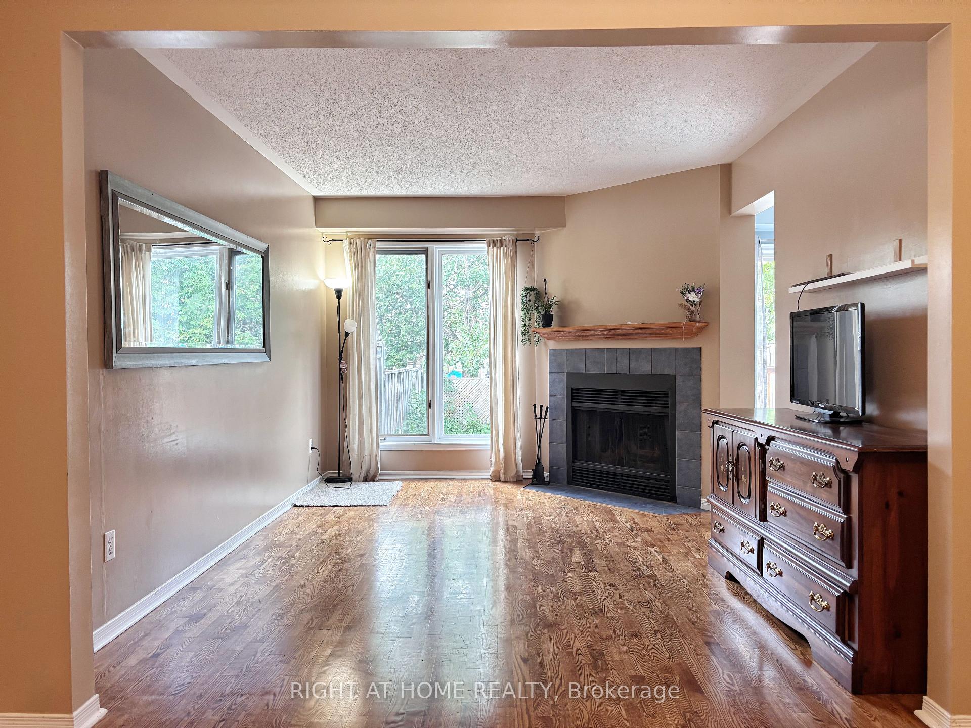 Photo 7 of 23 Harrington Court, Ottawa, Kanata - Kanata Lakes/Heritage Hills — HOMEH